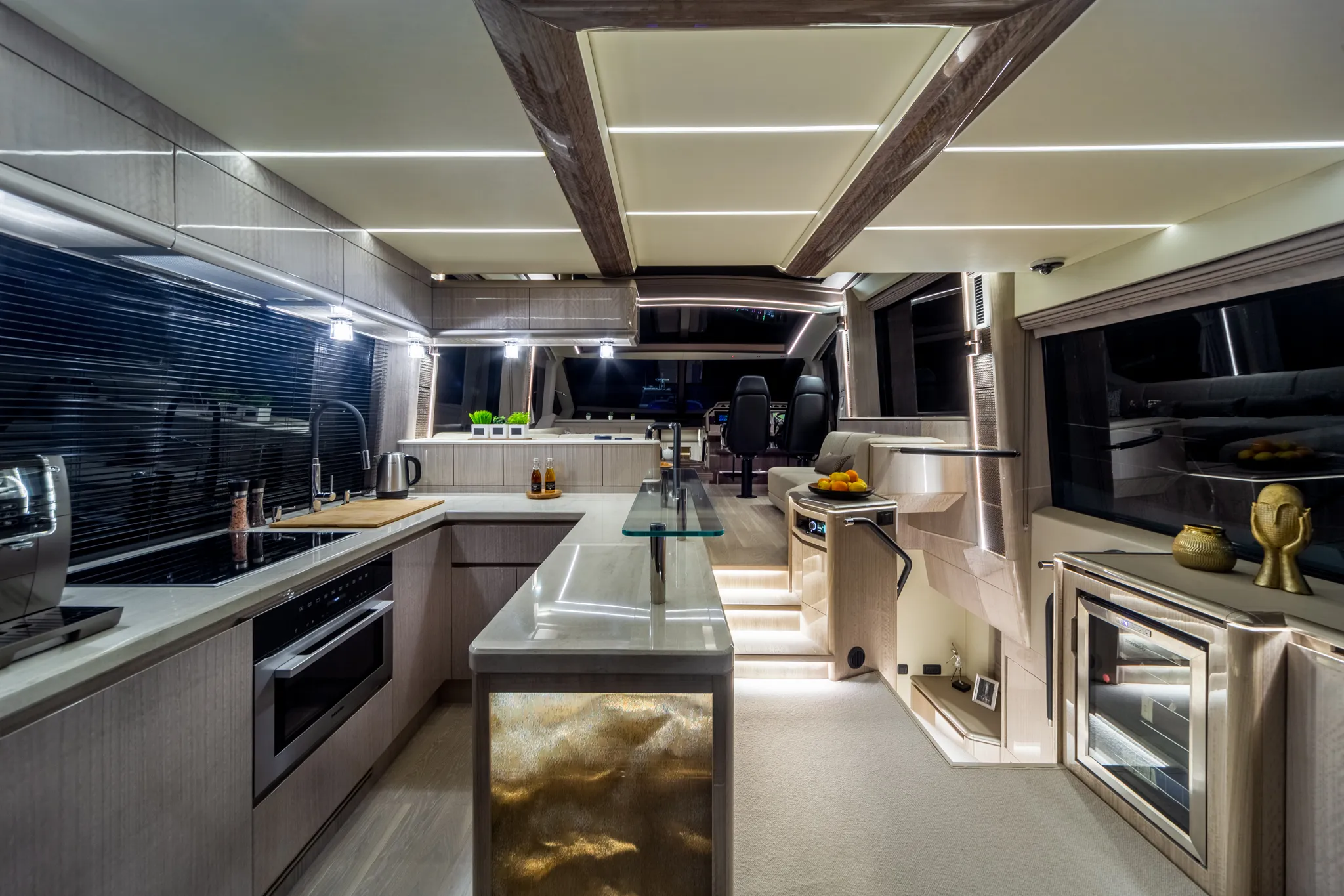 Galeon 700 SKY photo 5