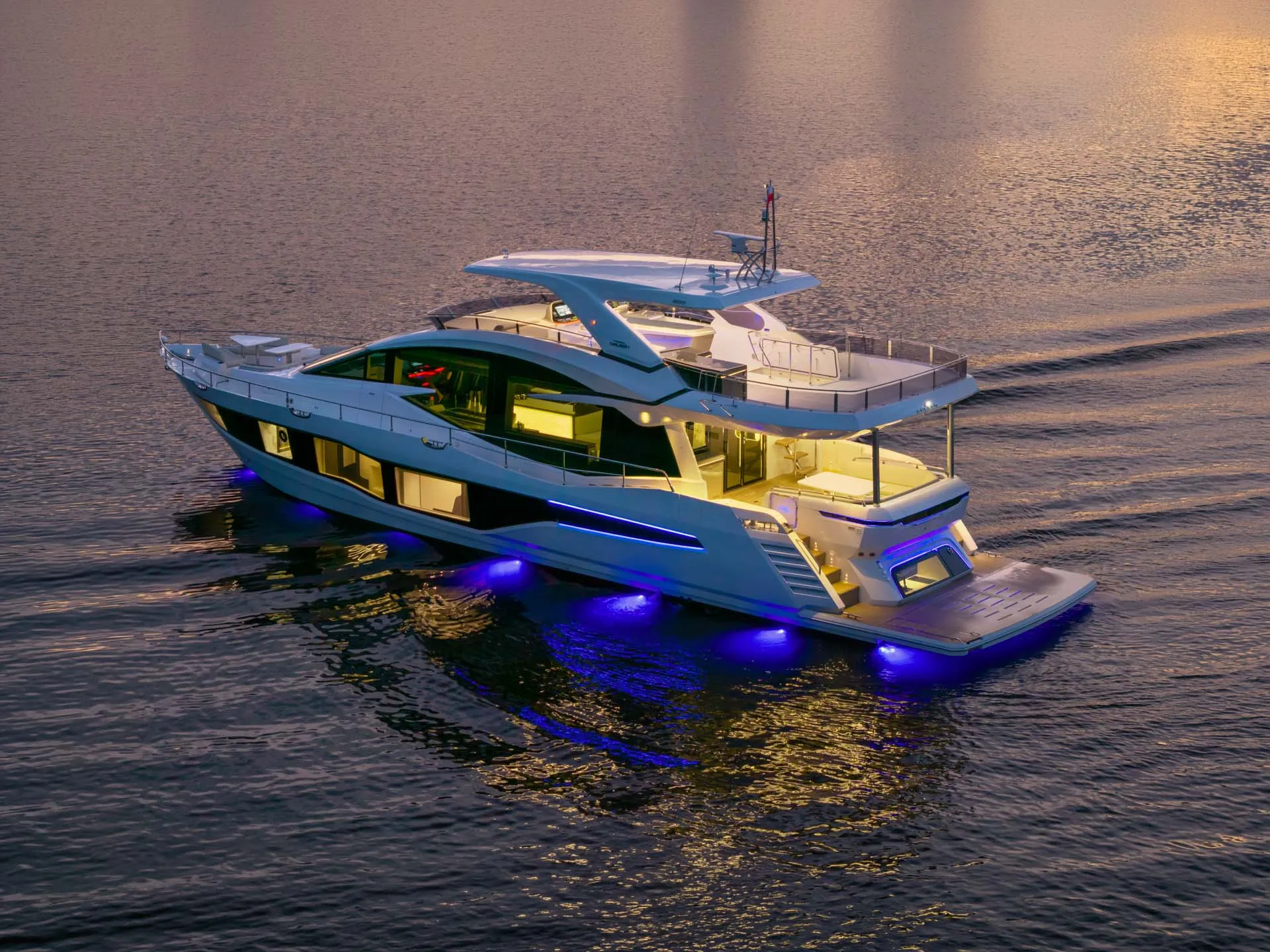 Galeon 800 FLY photo 2