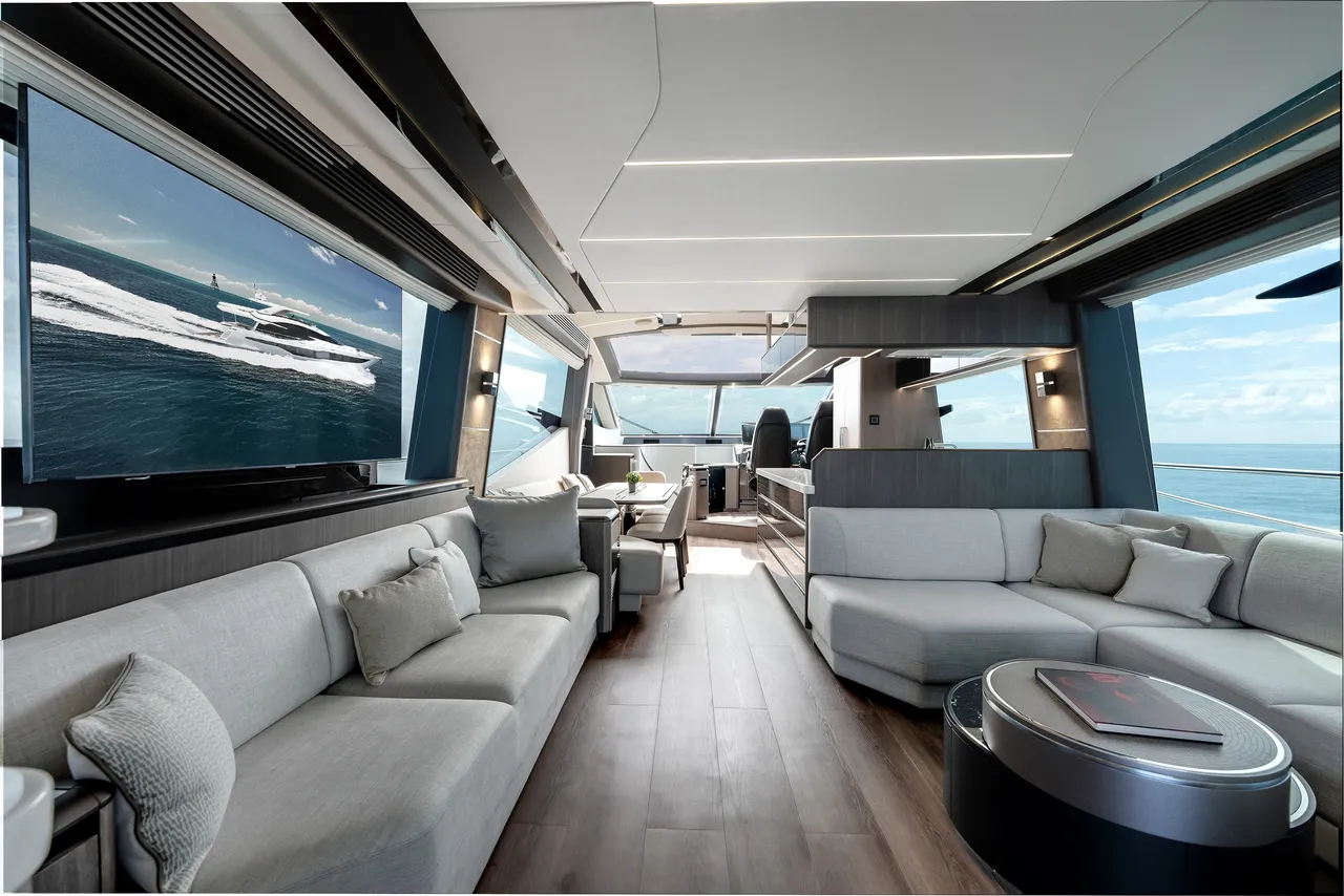 Galeon 800 FLY photo 3