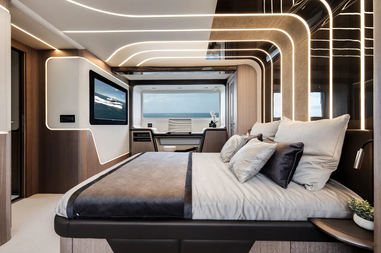 Galeon 800 FLY photo 4
