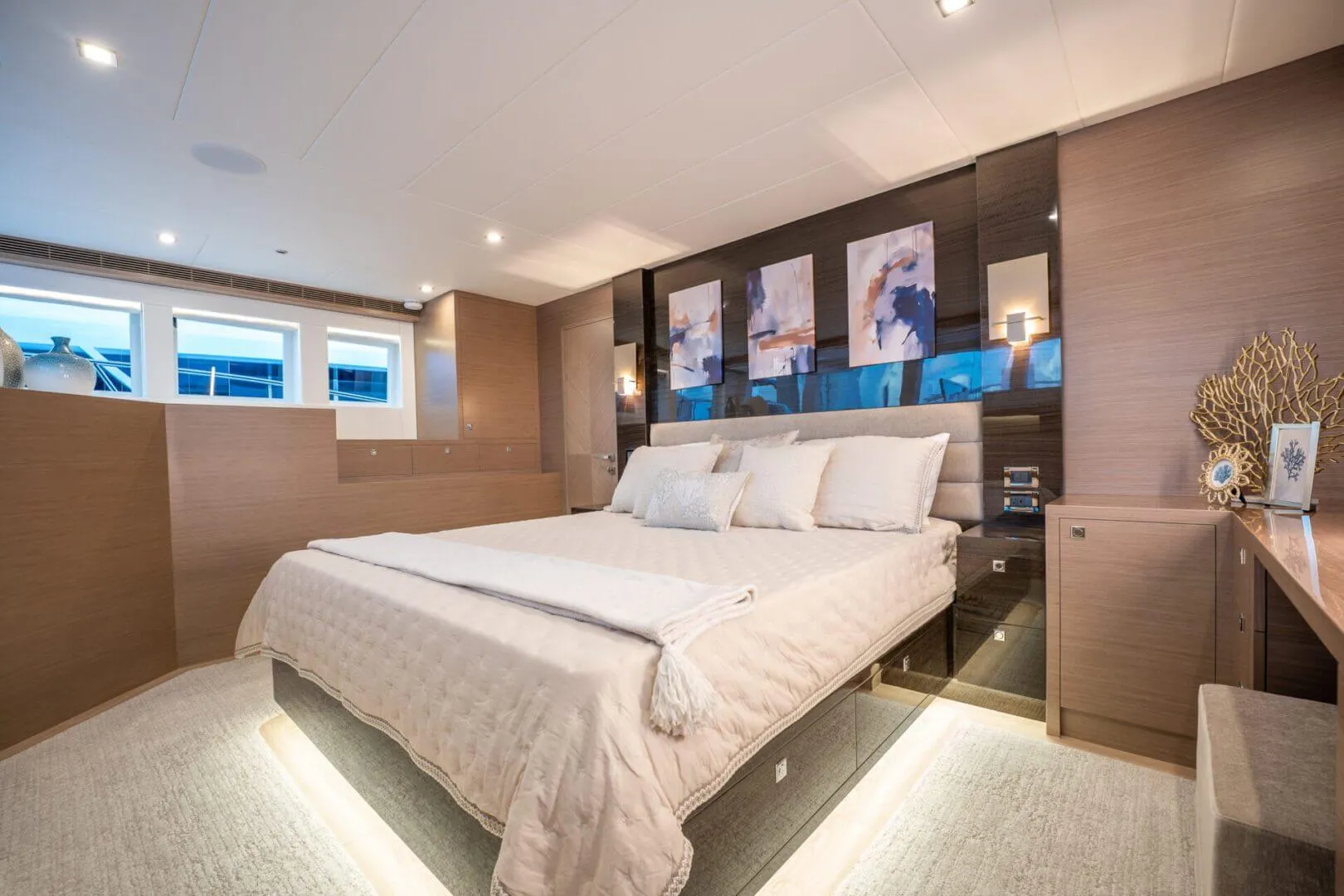 Horizon Power Catamarans PC68 photo 3