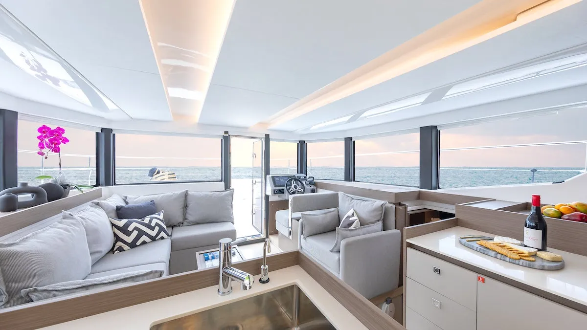 Leopard Catamarans 40 Powercat photo 4