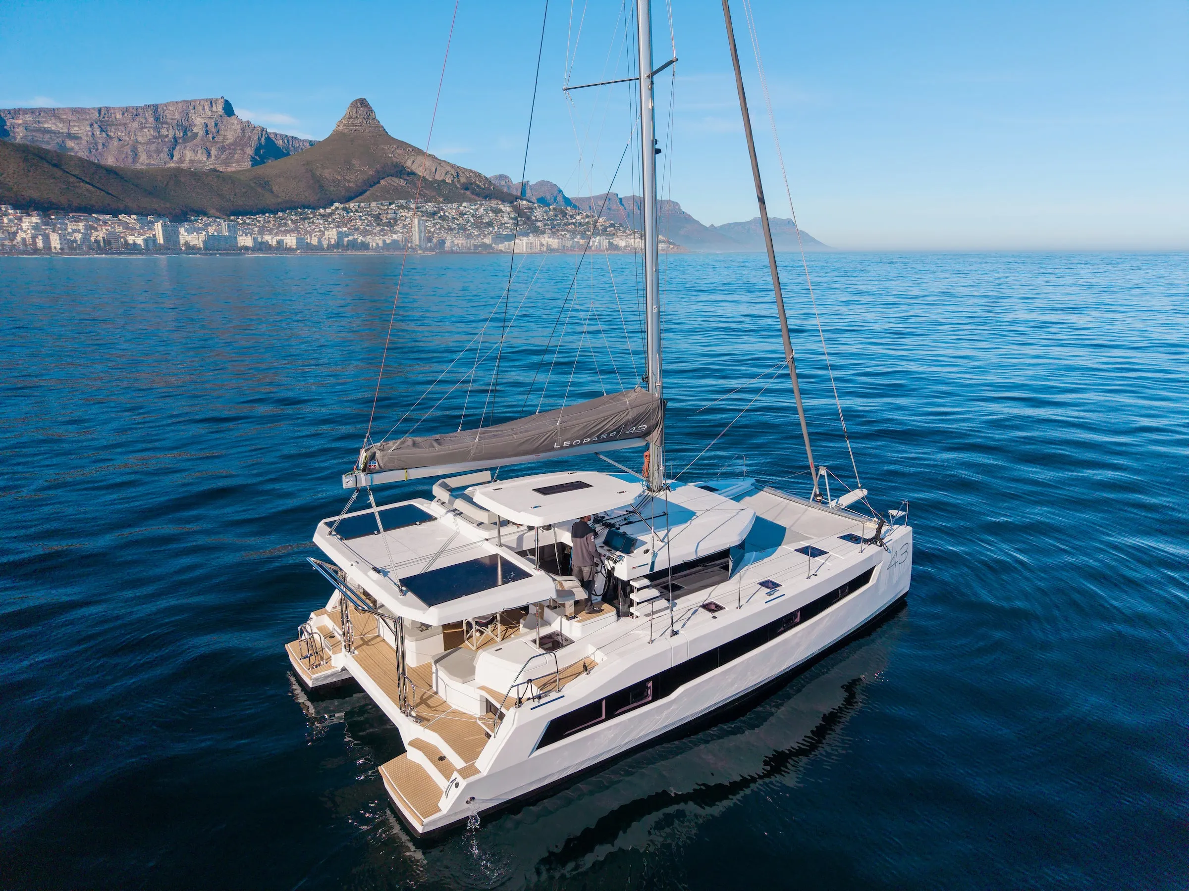 Leopard Catamarans 43 photo 2