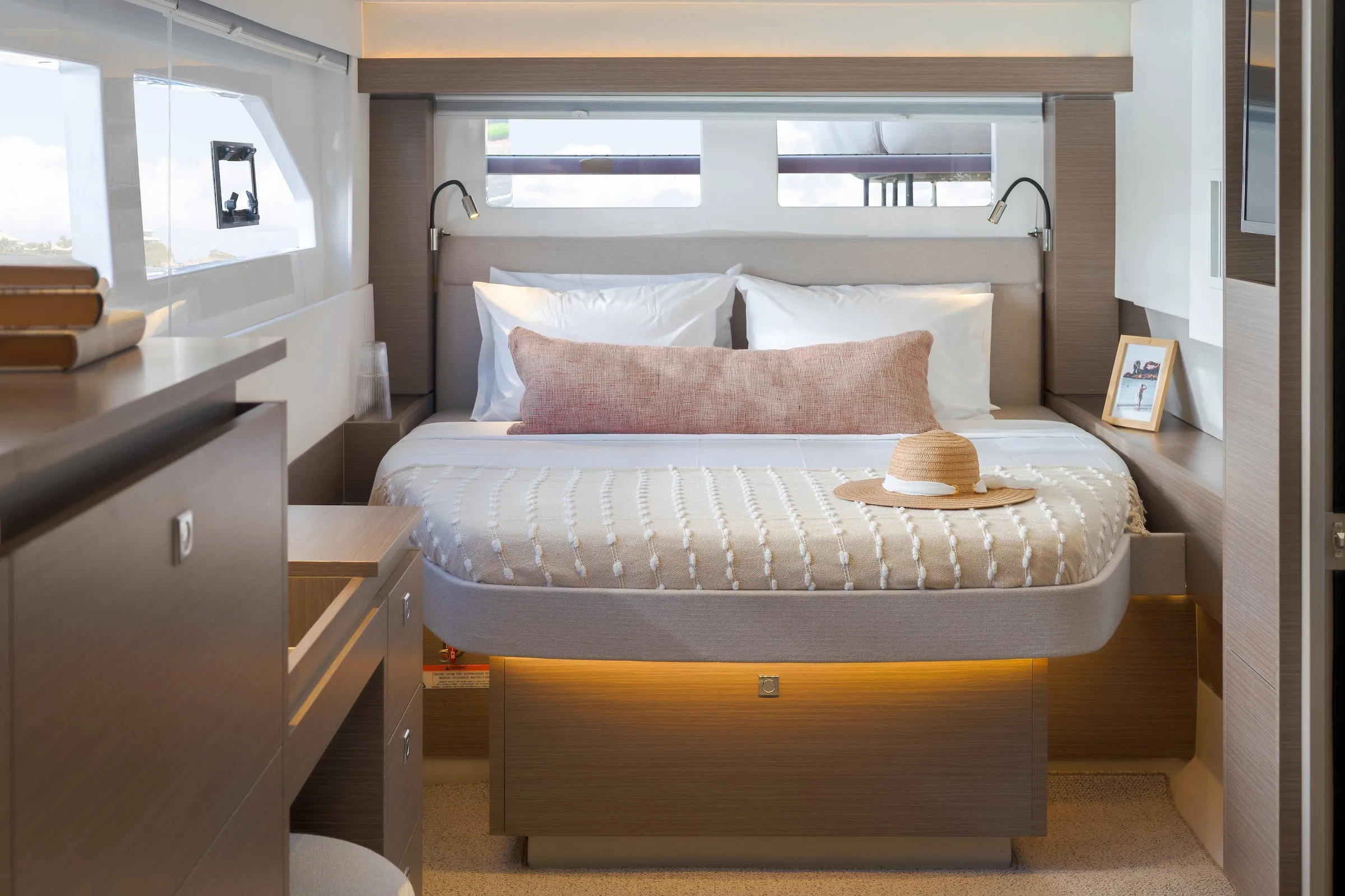Leopard Catamarans 53 Powercat photo 4
