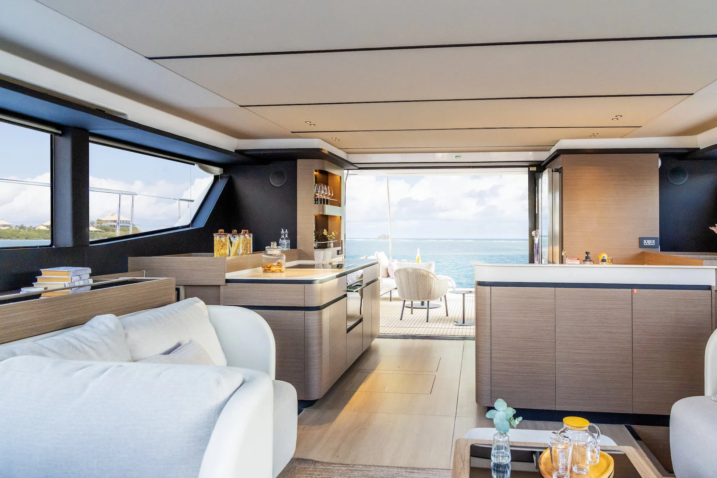 Leopard Catamarans 53 Powercat photo 5