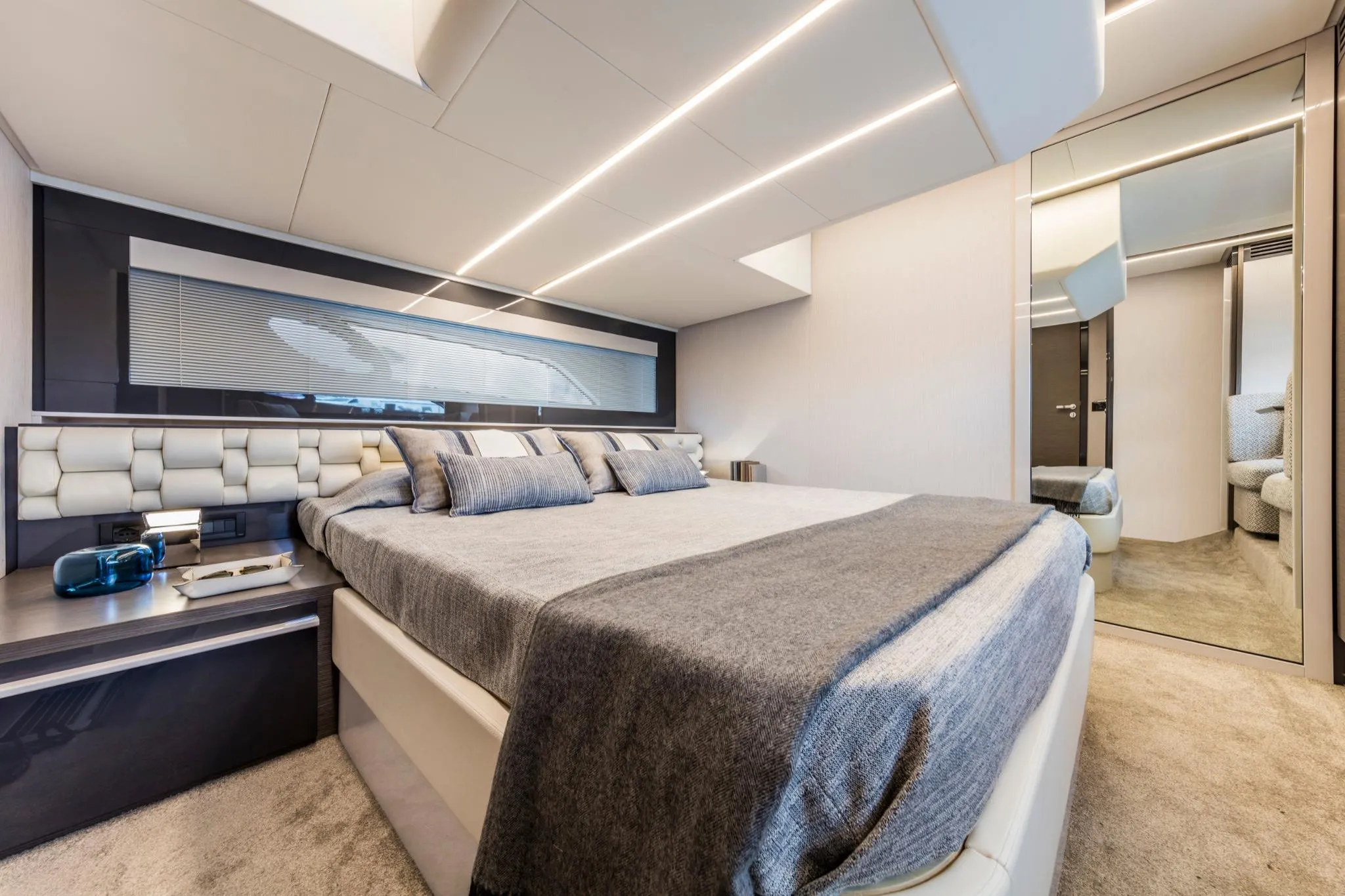 Pershing Yachts 5X photo 3