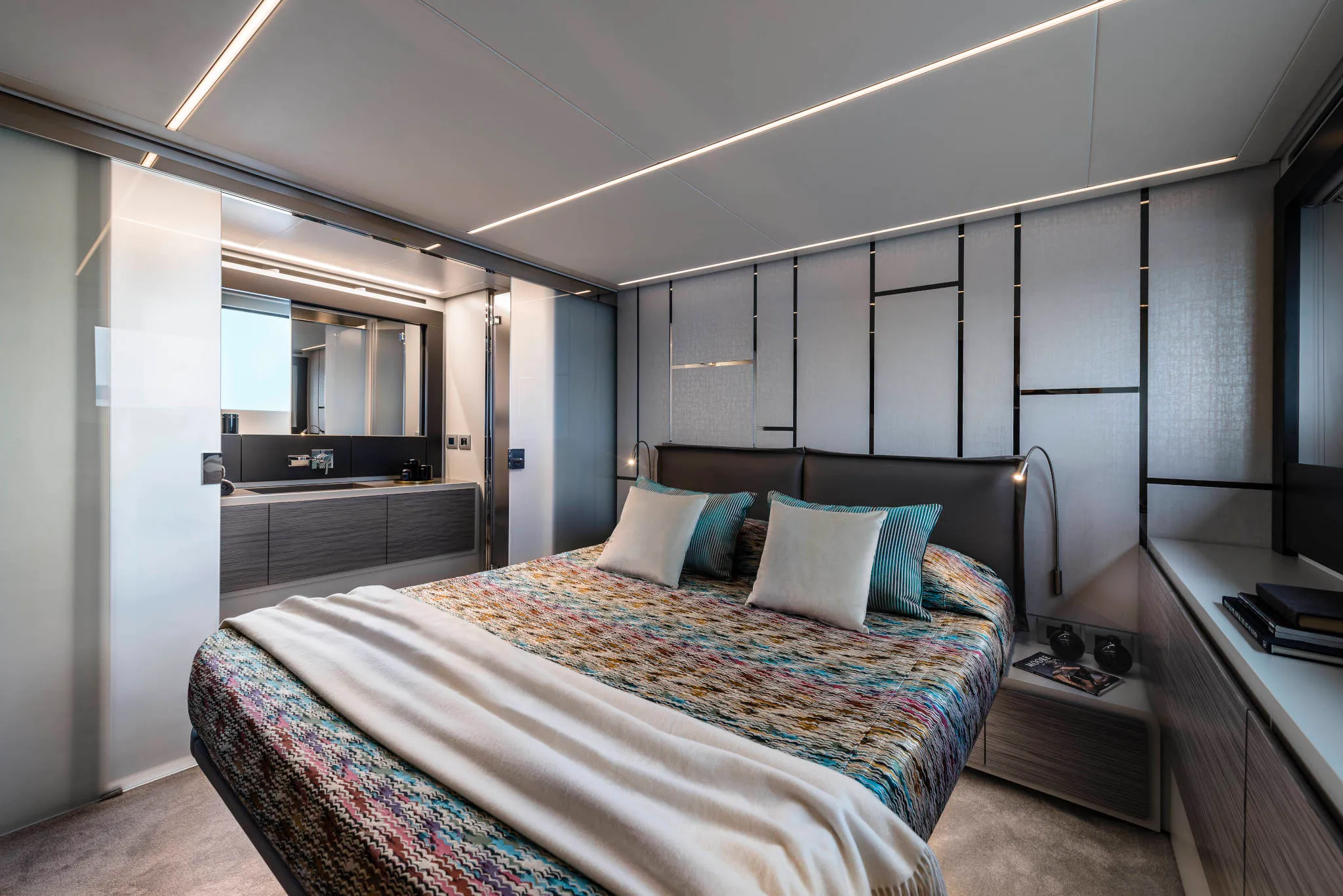 Pershing Yachts 6X photo 3