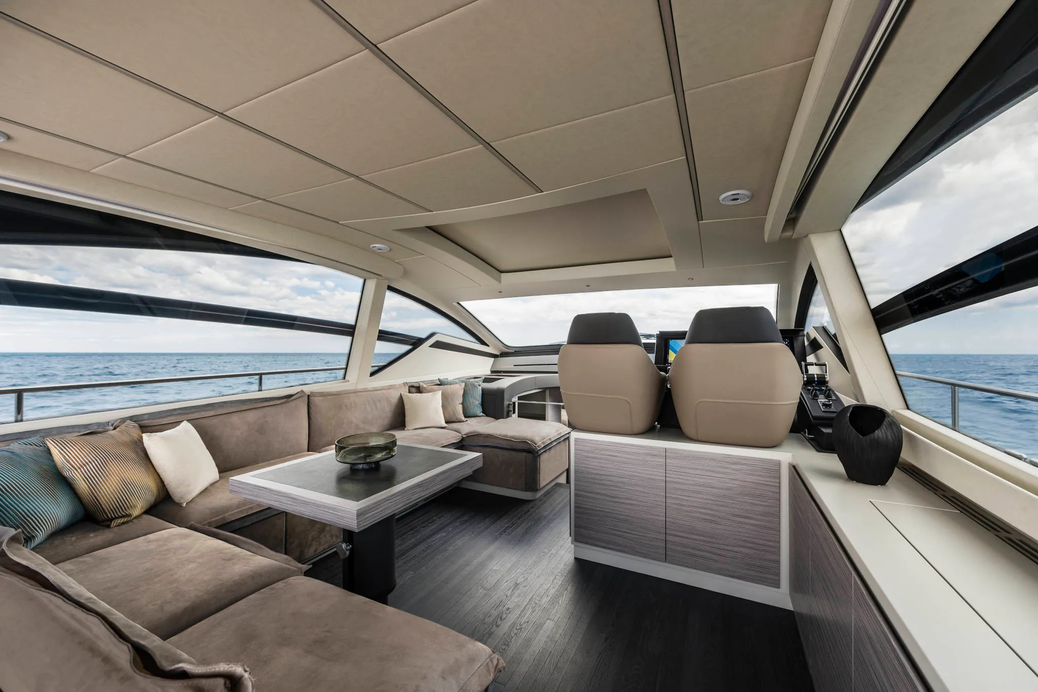 Pershing Yachts 6X photo 4