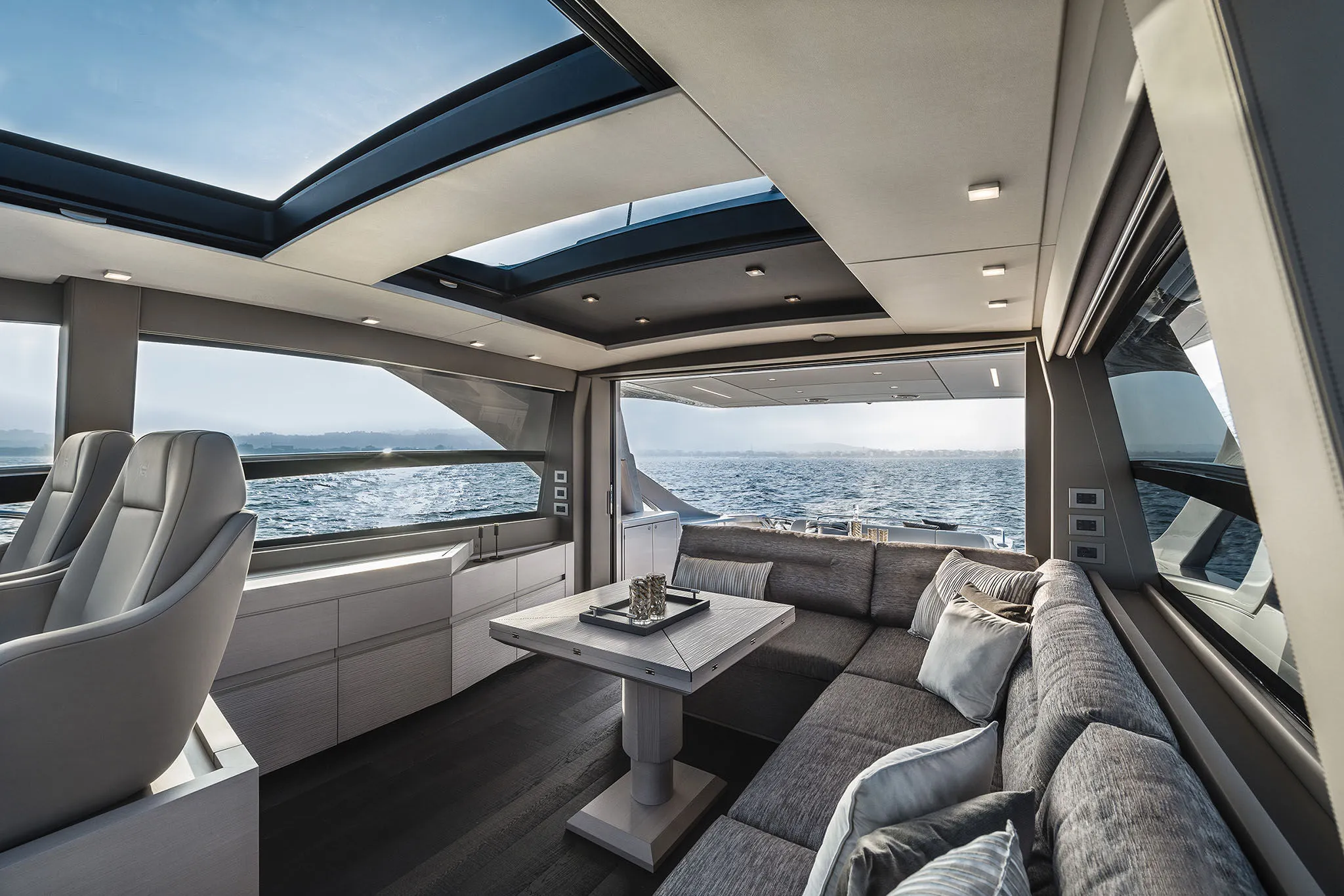 Pershing Yachts 7X photo 3