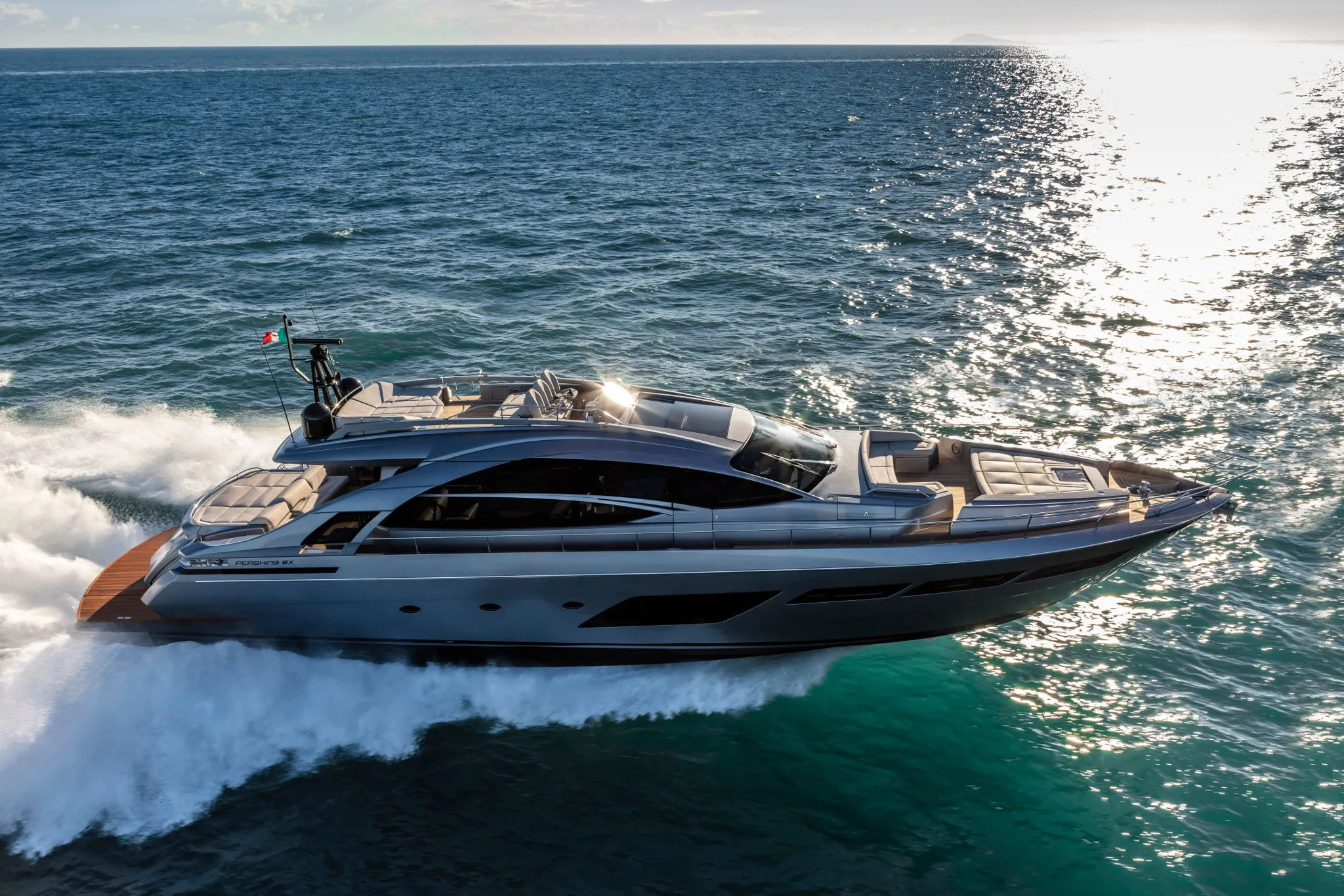 Pershing Yachts 8X photo 2