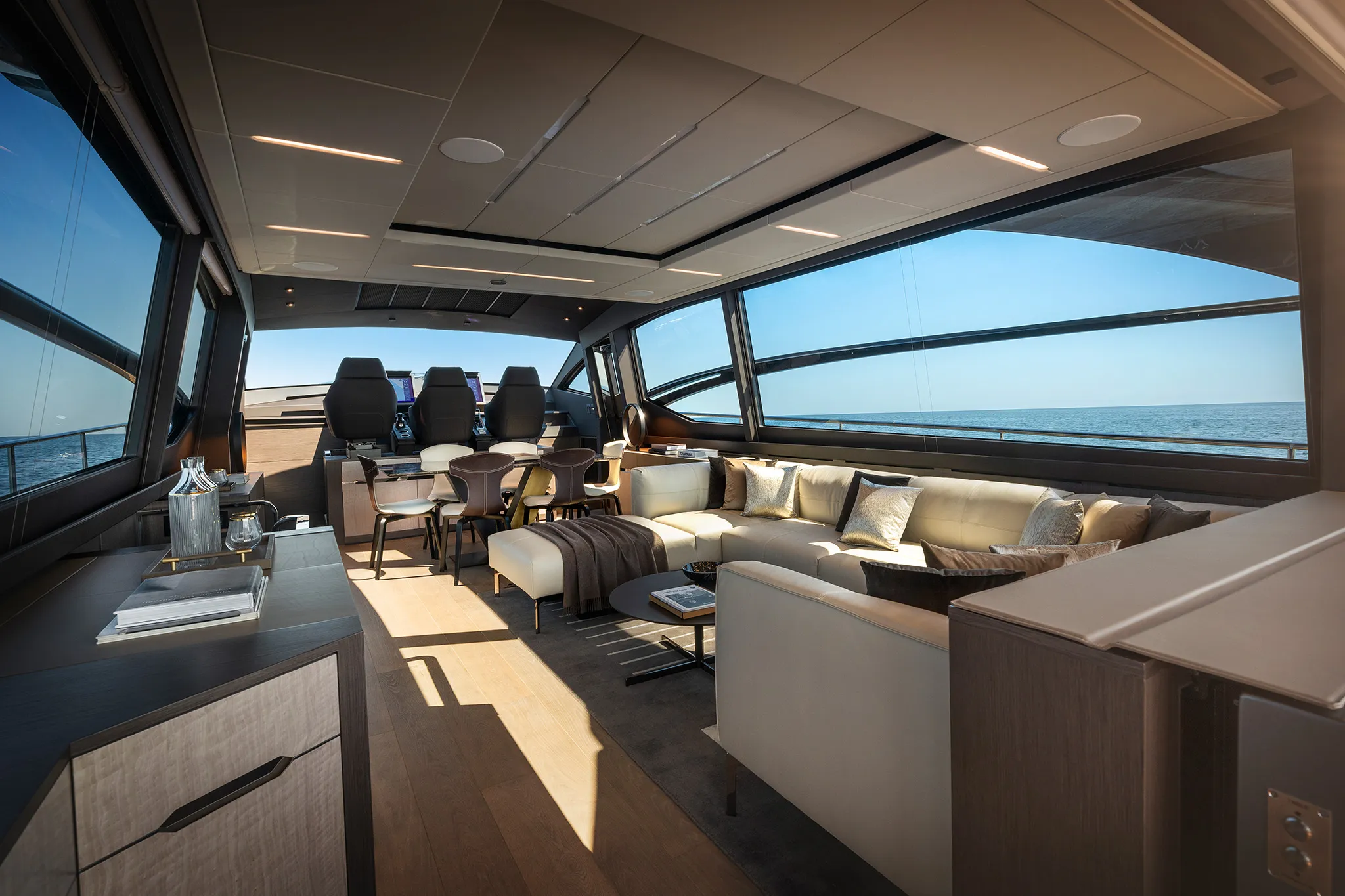 Pershing Yachts 8X photo 4