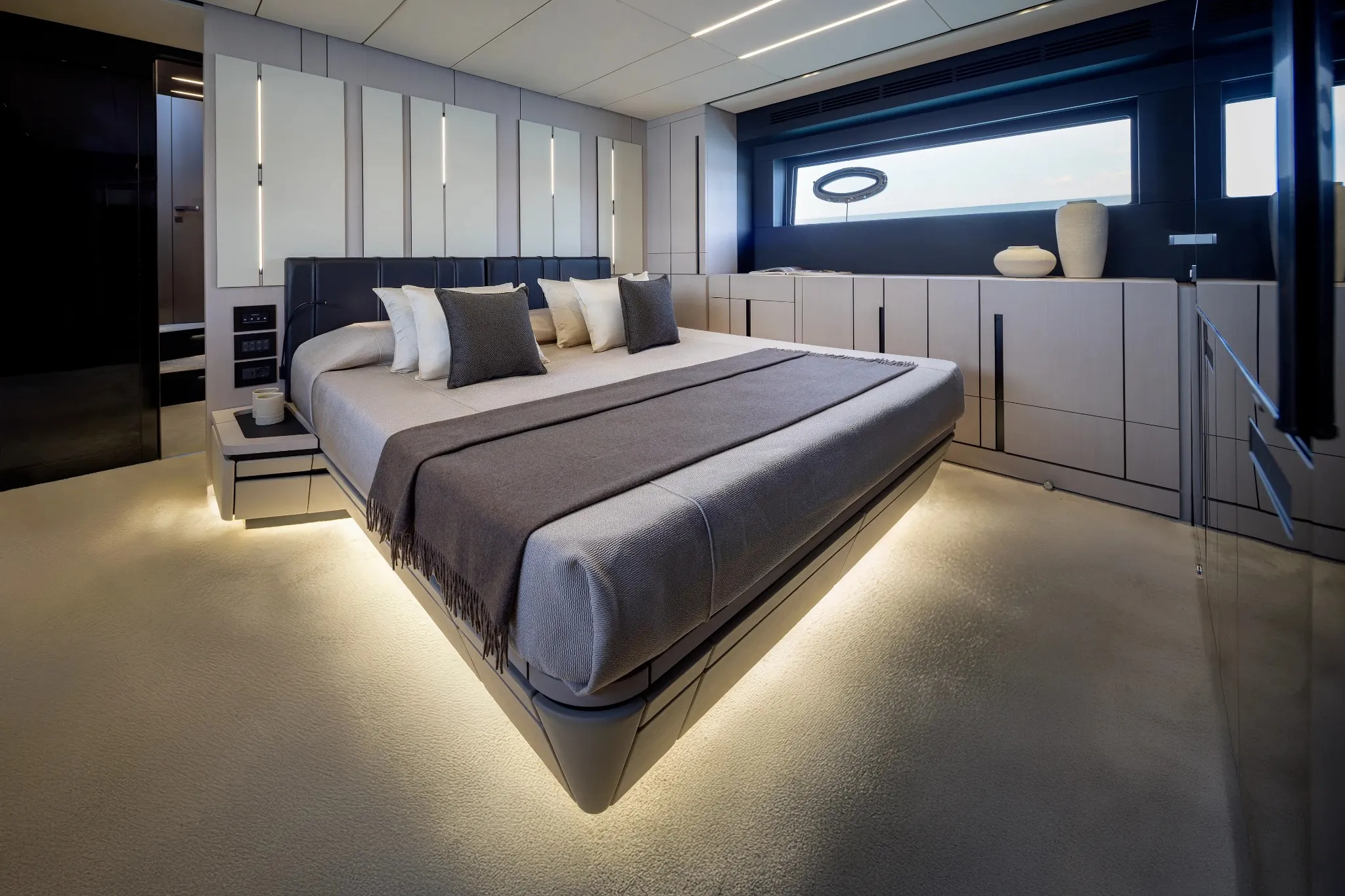 Pershing Yachts GTX70 photo 3