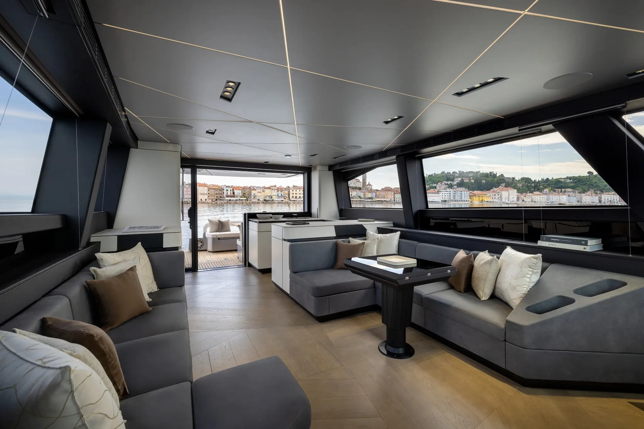 Pershing Yachts GTX70 photo 4