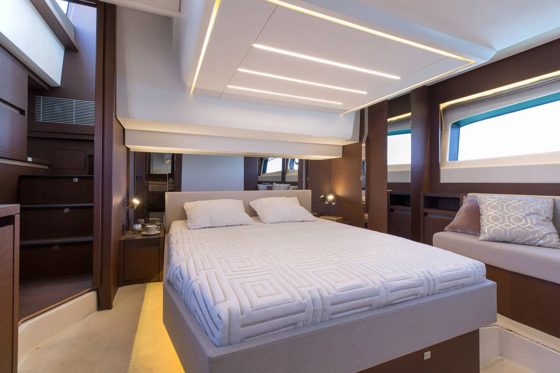 Prestige 520 photo 3
