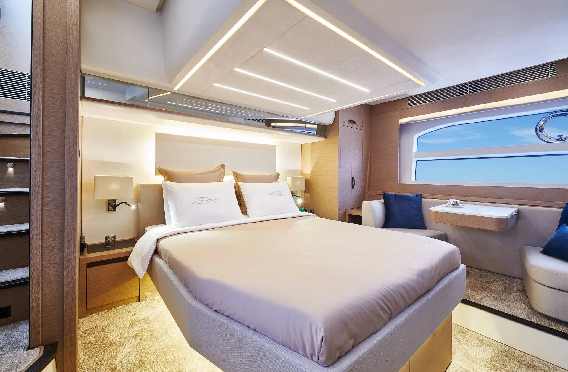 Prestige 590 photo 3