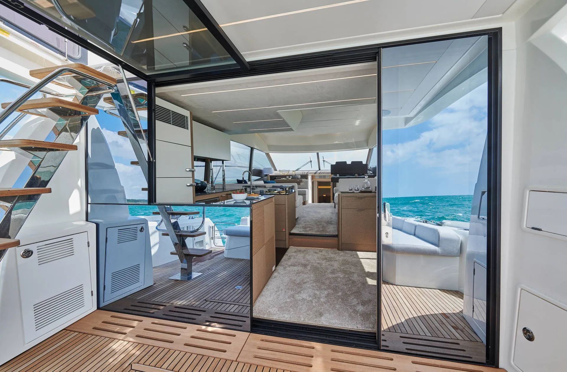 Prestige 590 photo 4