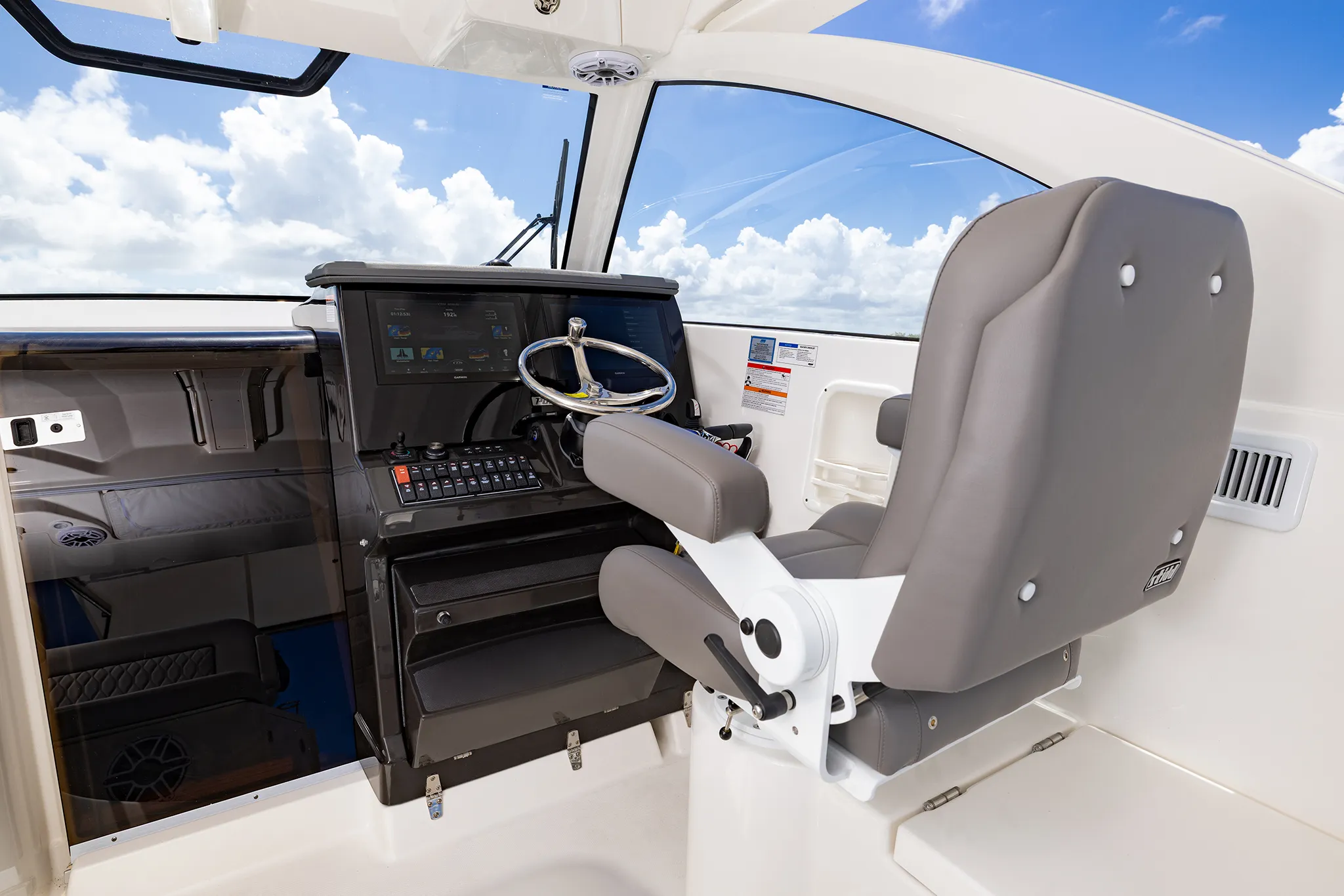 Pursuit OS355 photo 5