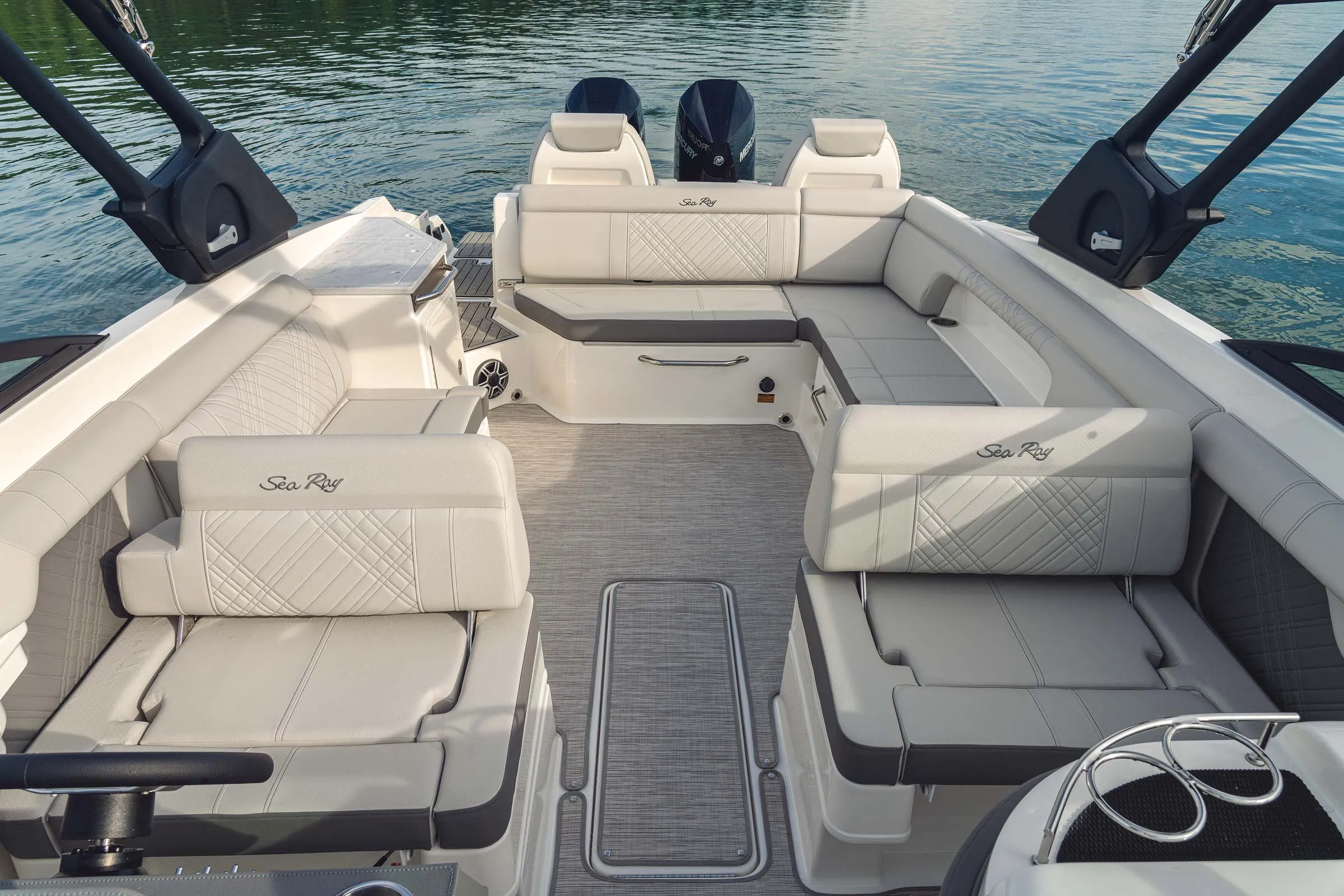 Sea Ray SDX 290 Outboard photo 3