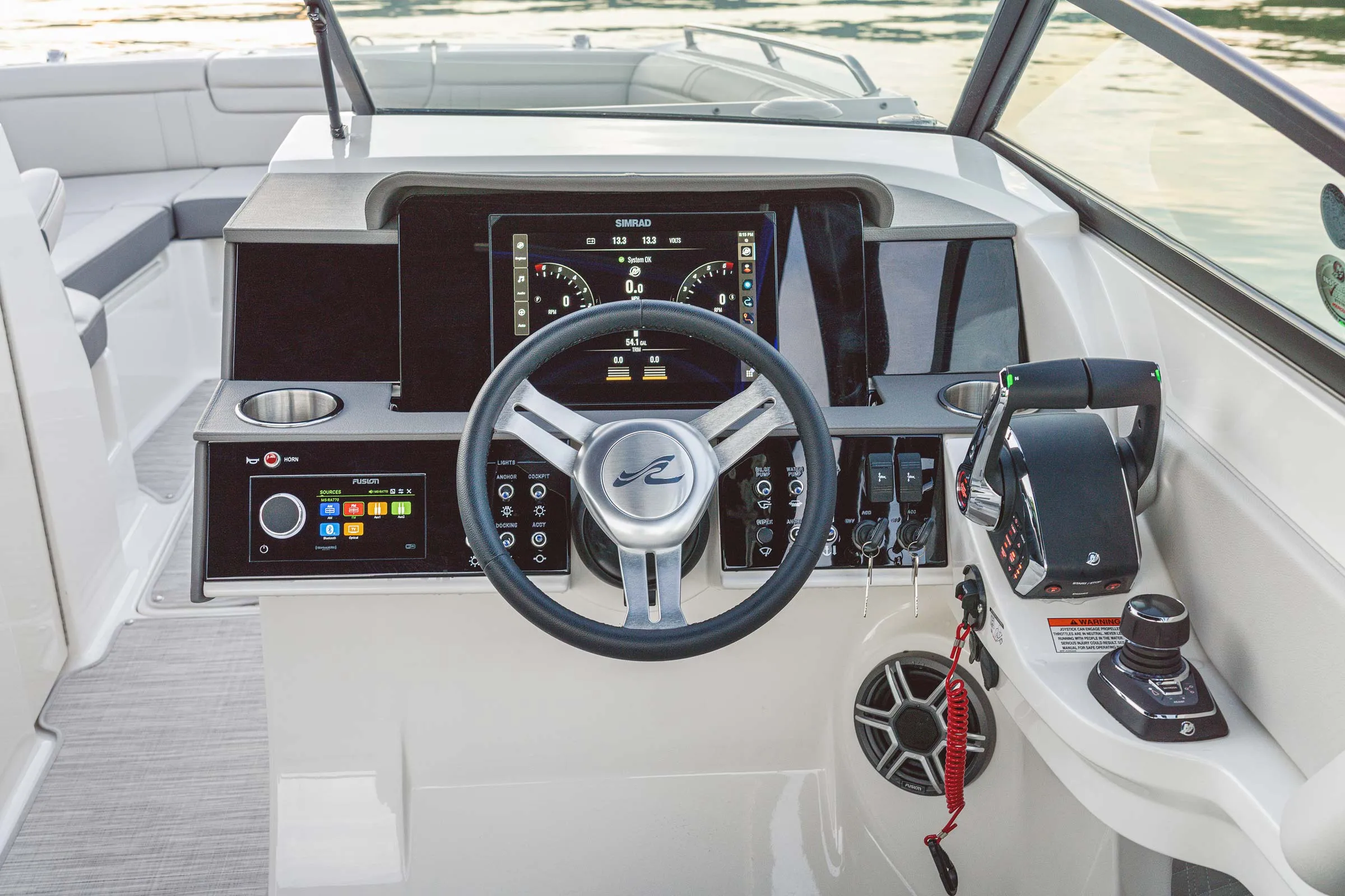 Sea Ray SDX 290 Outboard photo 4