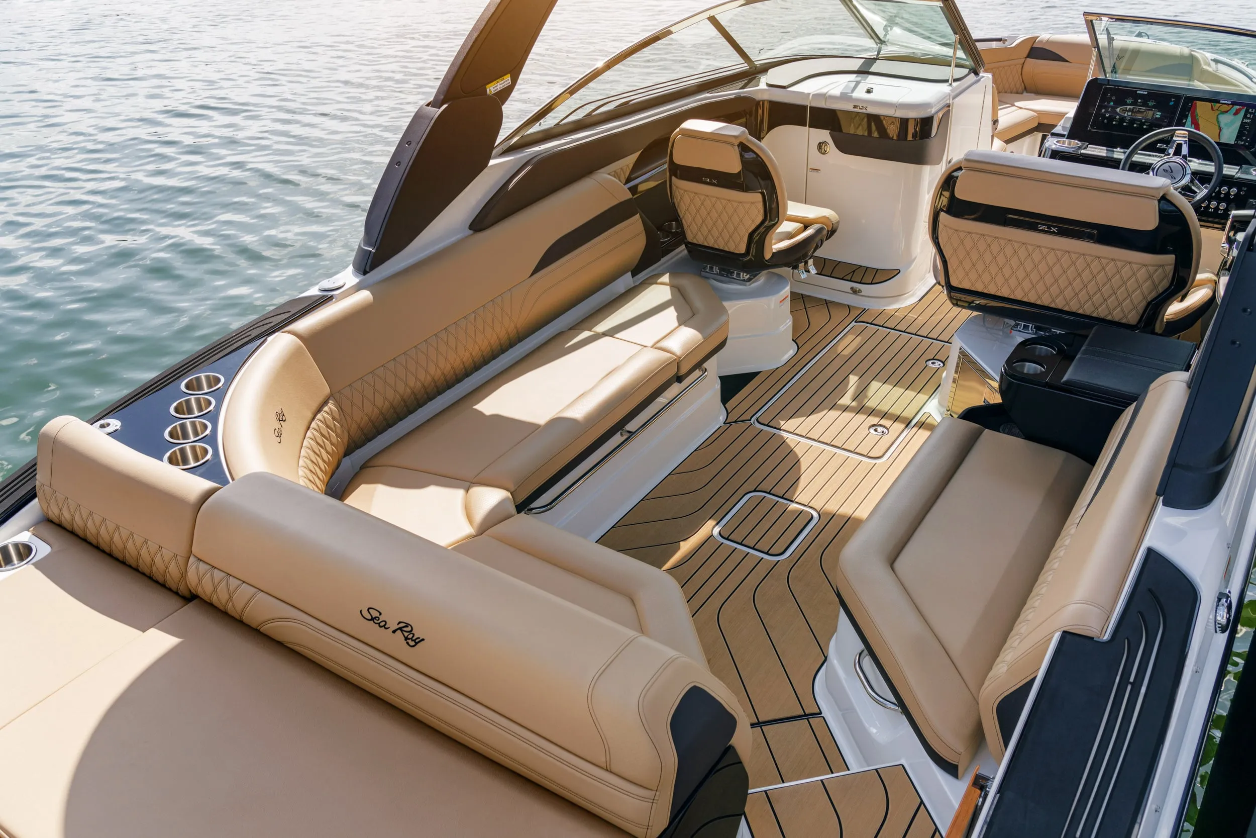 Sea Ray SLX 280 Outboard photo 3