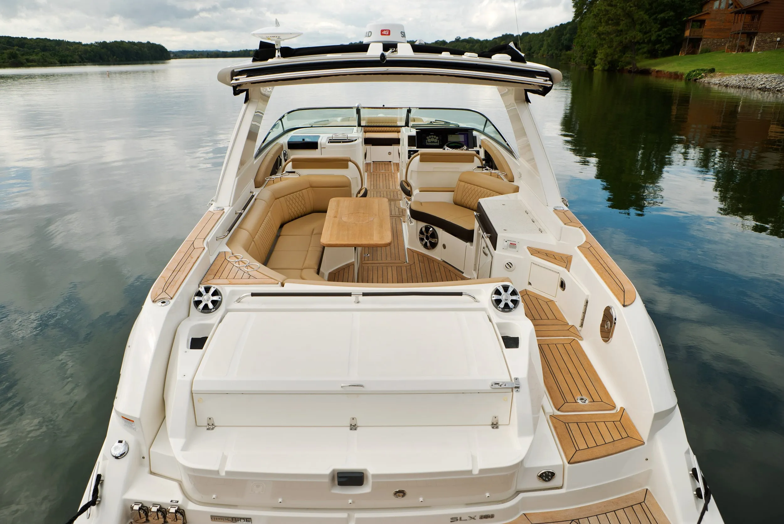 Sea Ray SLX 350 Outboard photo 2