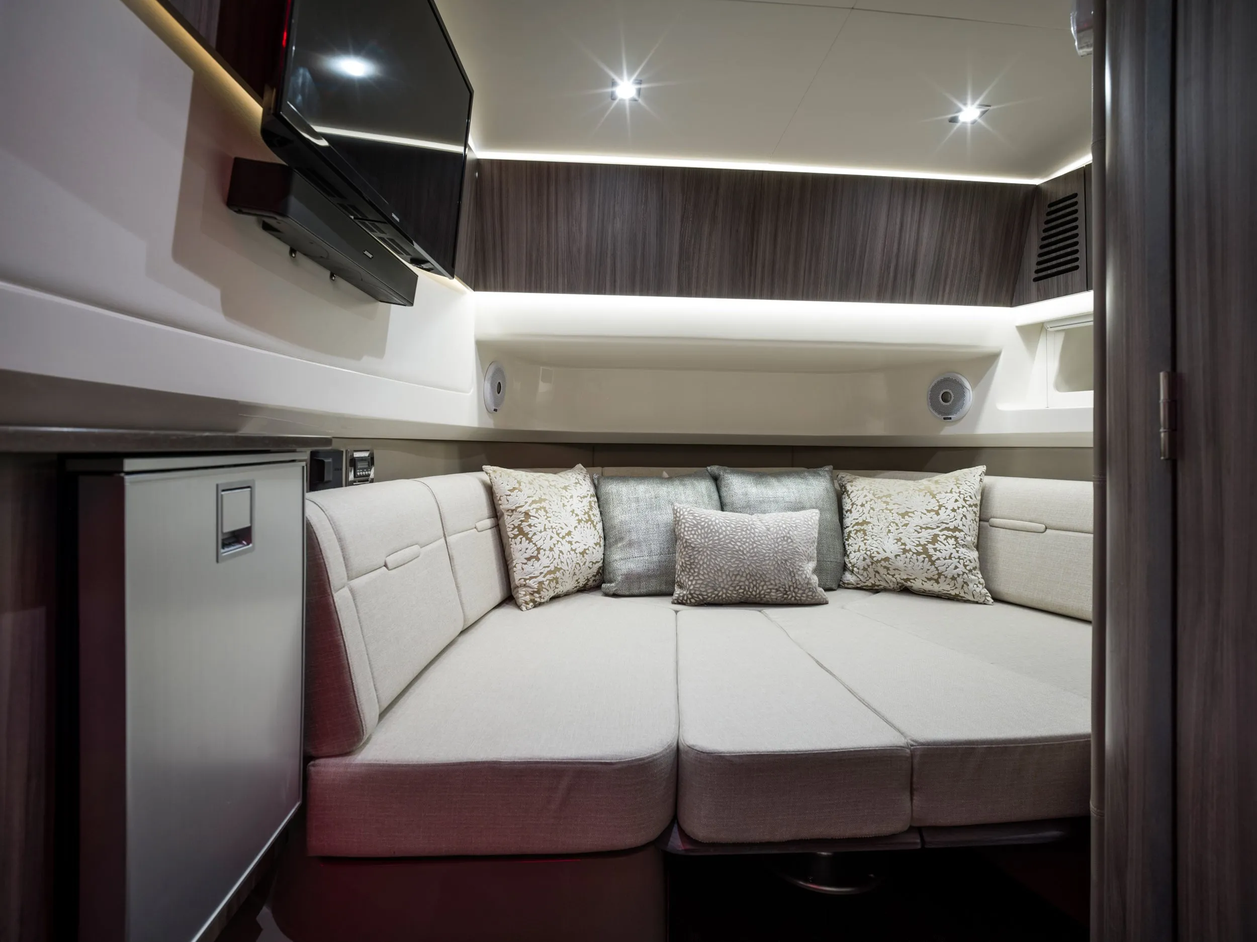 Sea Ray SLX 400 photo 3