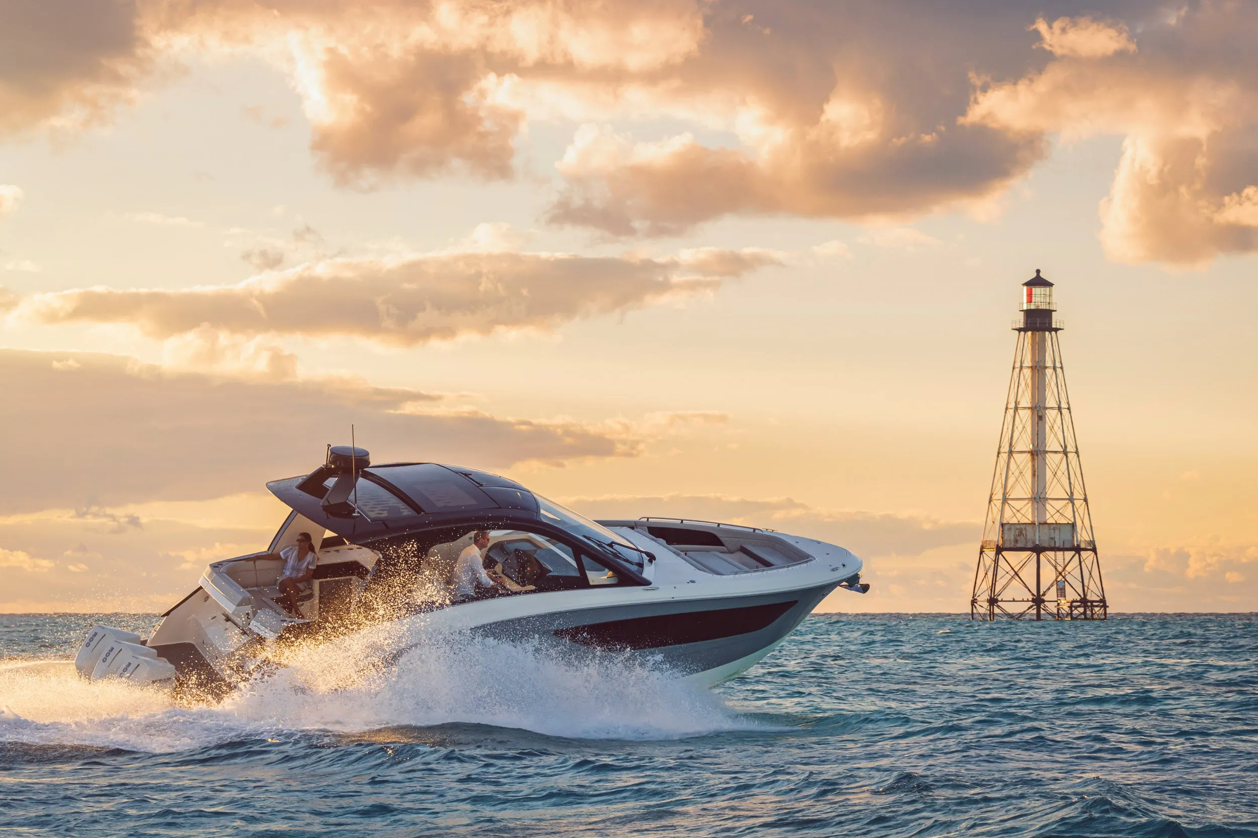 Sea Ray Sundancer 370 Outboard photo 2
