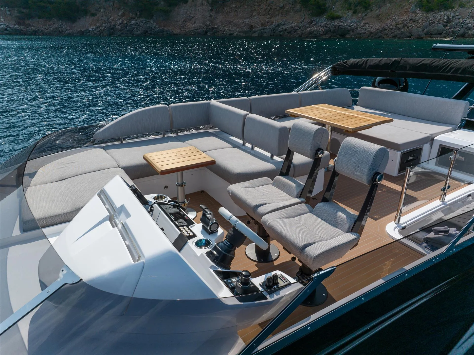 Sunseeker 75 Sport Yacht photo 2