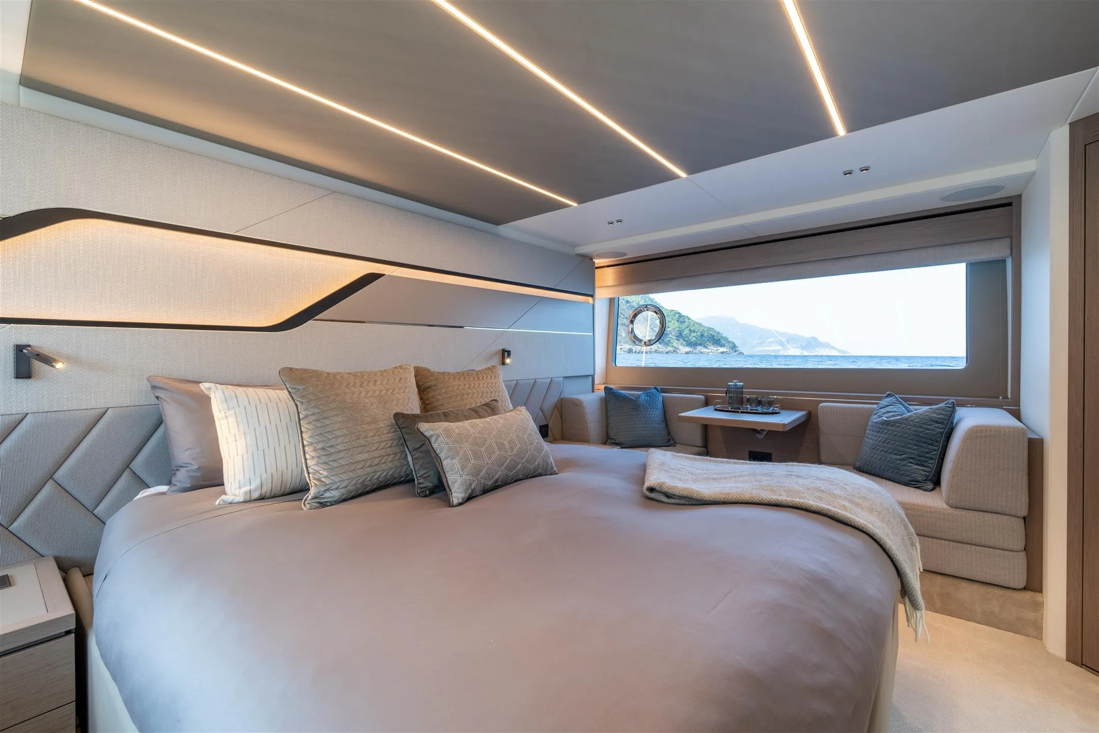 Sunseeker 75 Sport Yacht photo 4