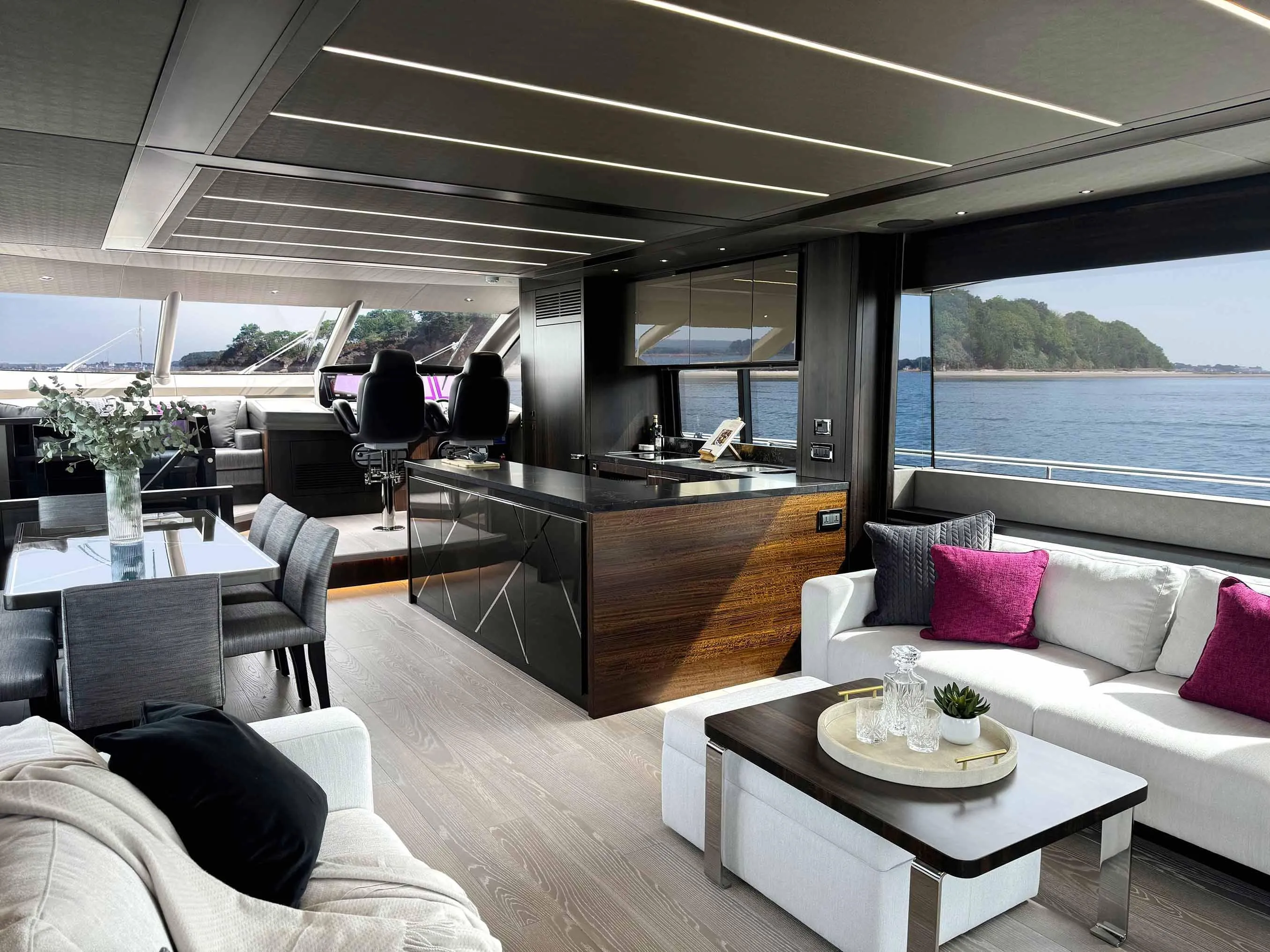 Sunseeker 76 Yacht photo 4