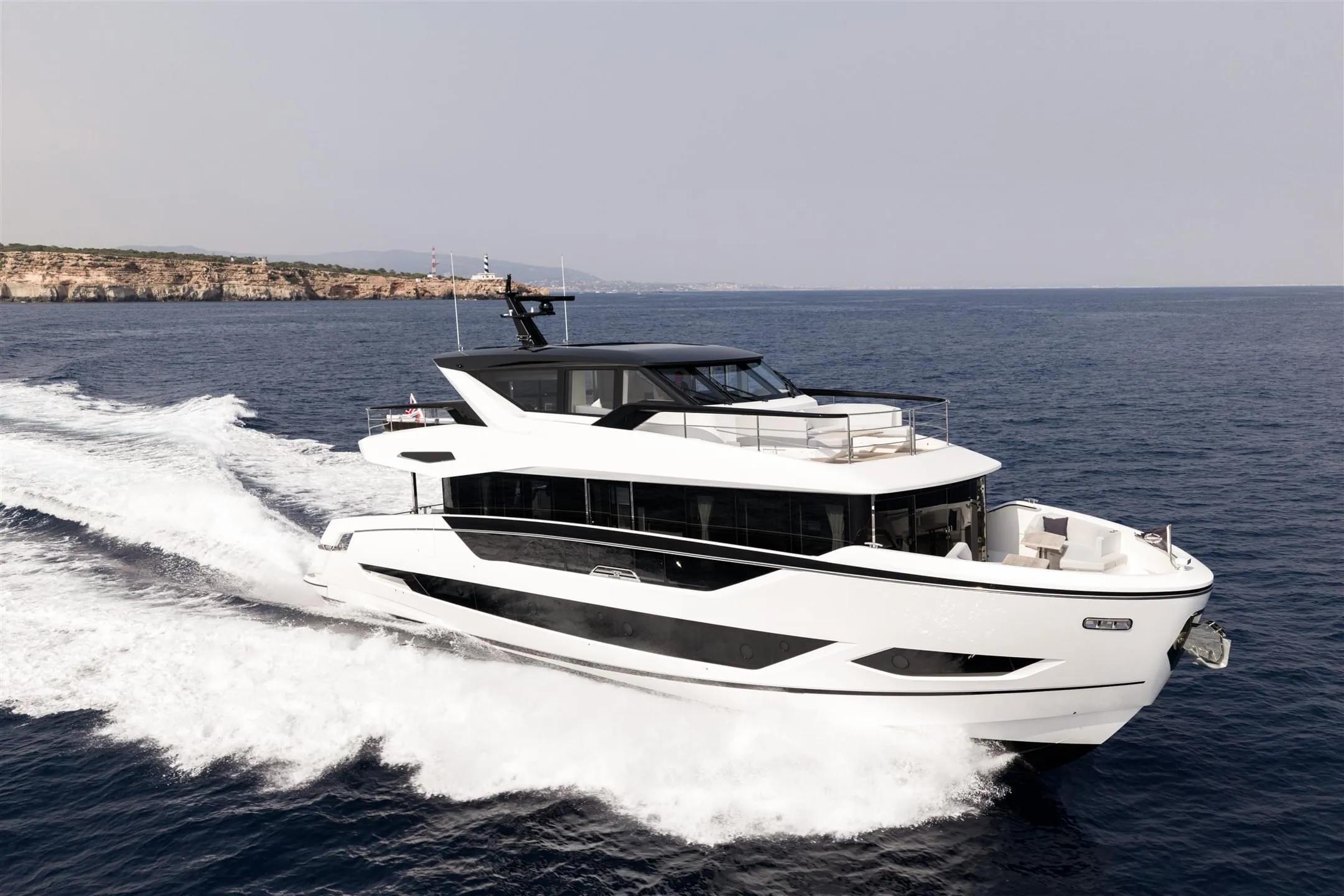 Sunseeker 82 Ocean Enclosed