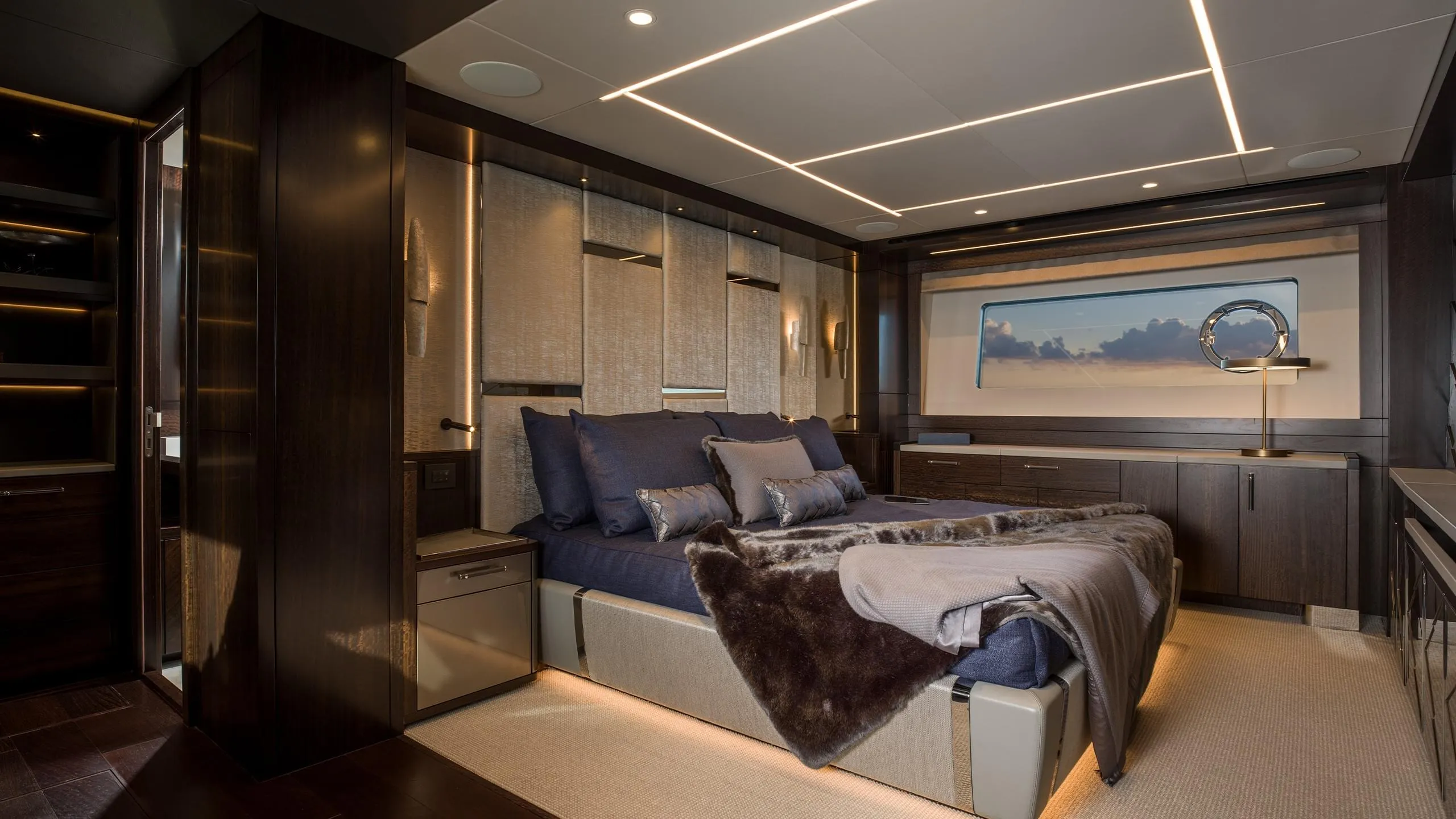 Sunseeker 88 Yacht photo 4