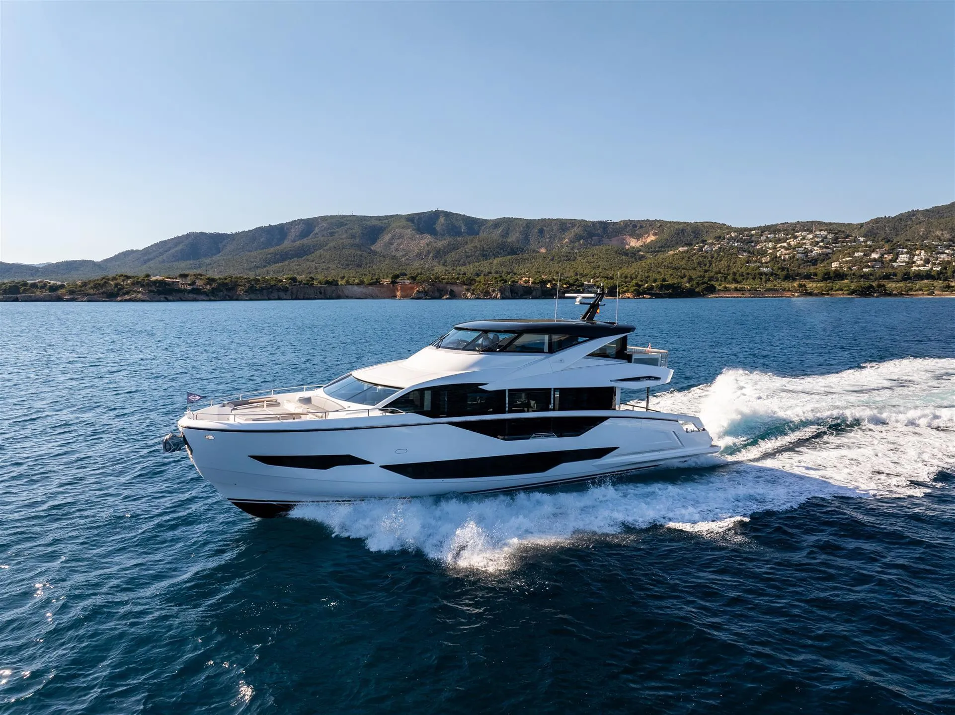 Sunseeker 90 Ocean Enclosed photo 3