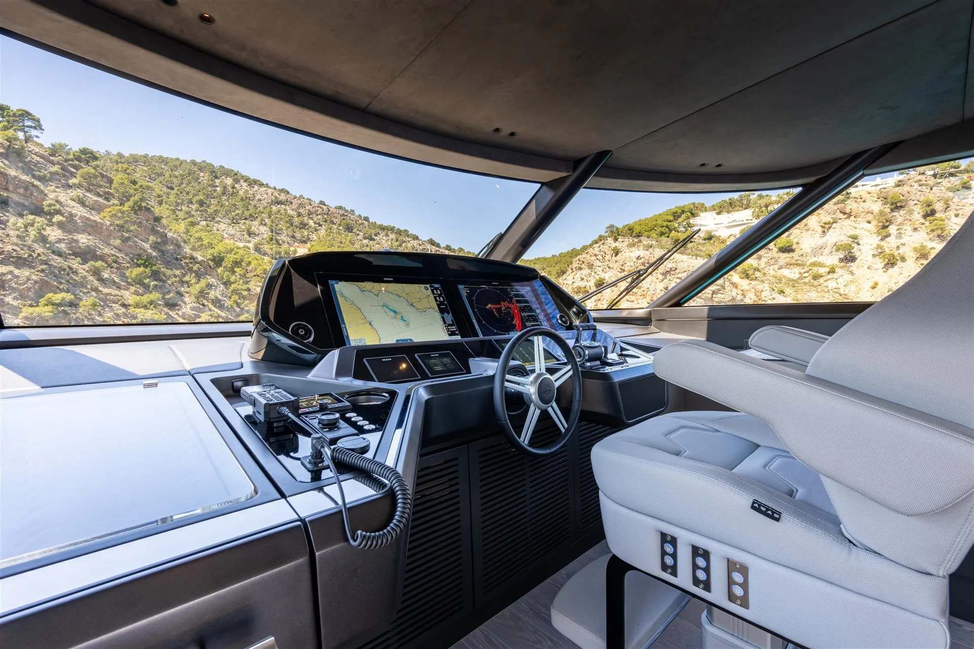 Sunseeker 90 Ocean Enclosed photo 5
