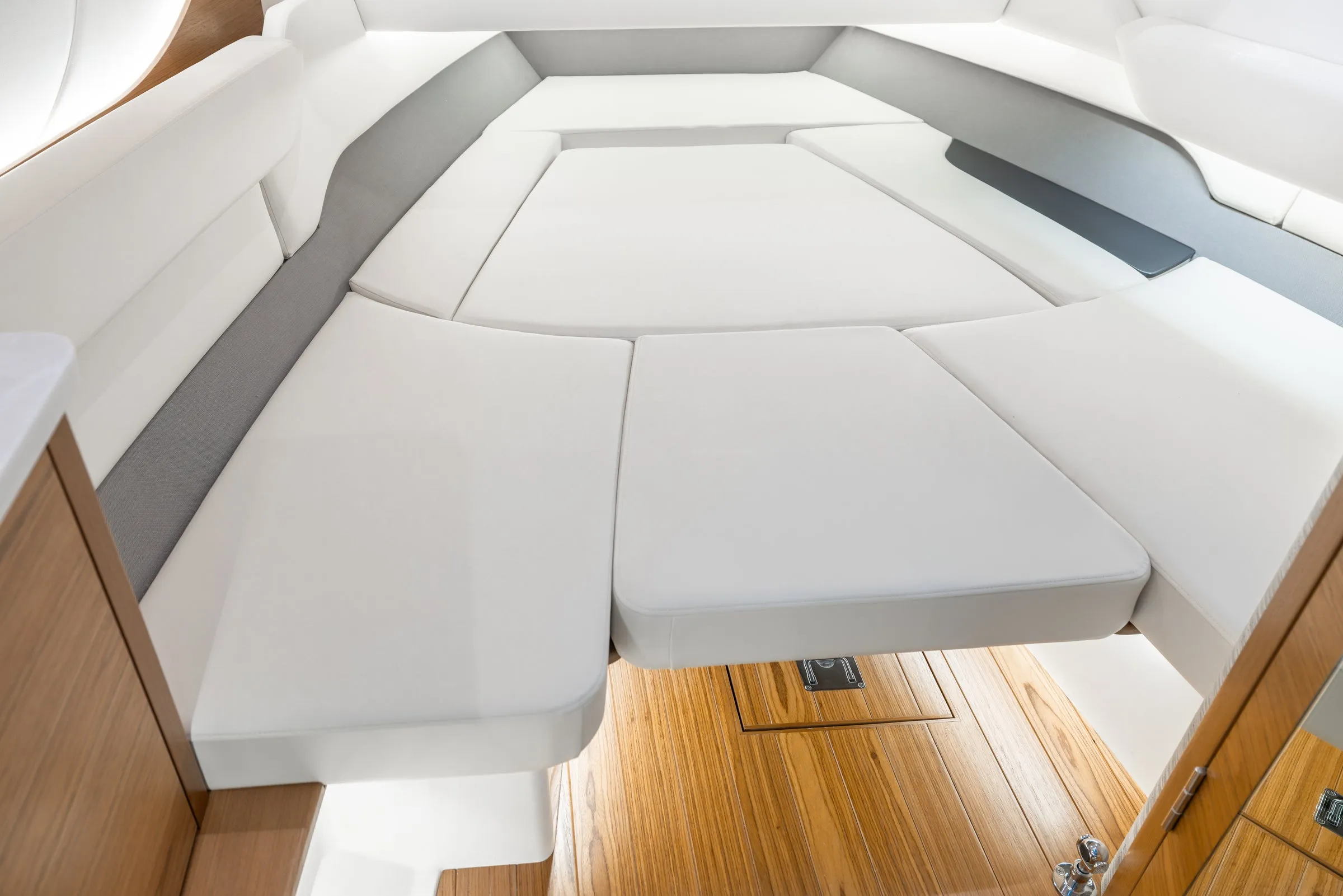 Tiara Yachts 35 LS photo 2
