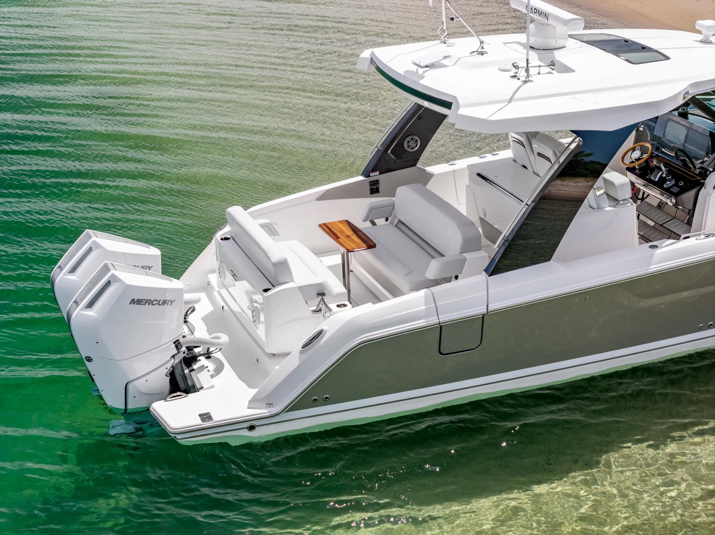 Tiara Yachts 35 LS photo 3