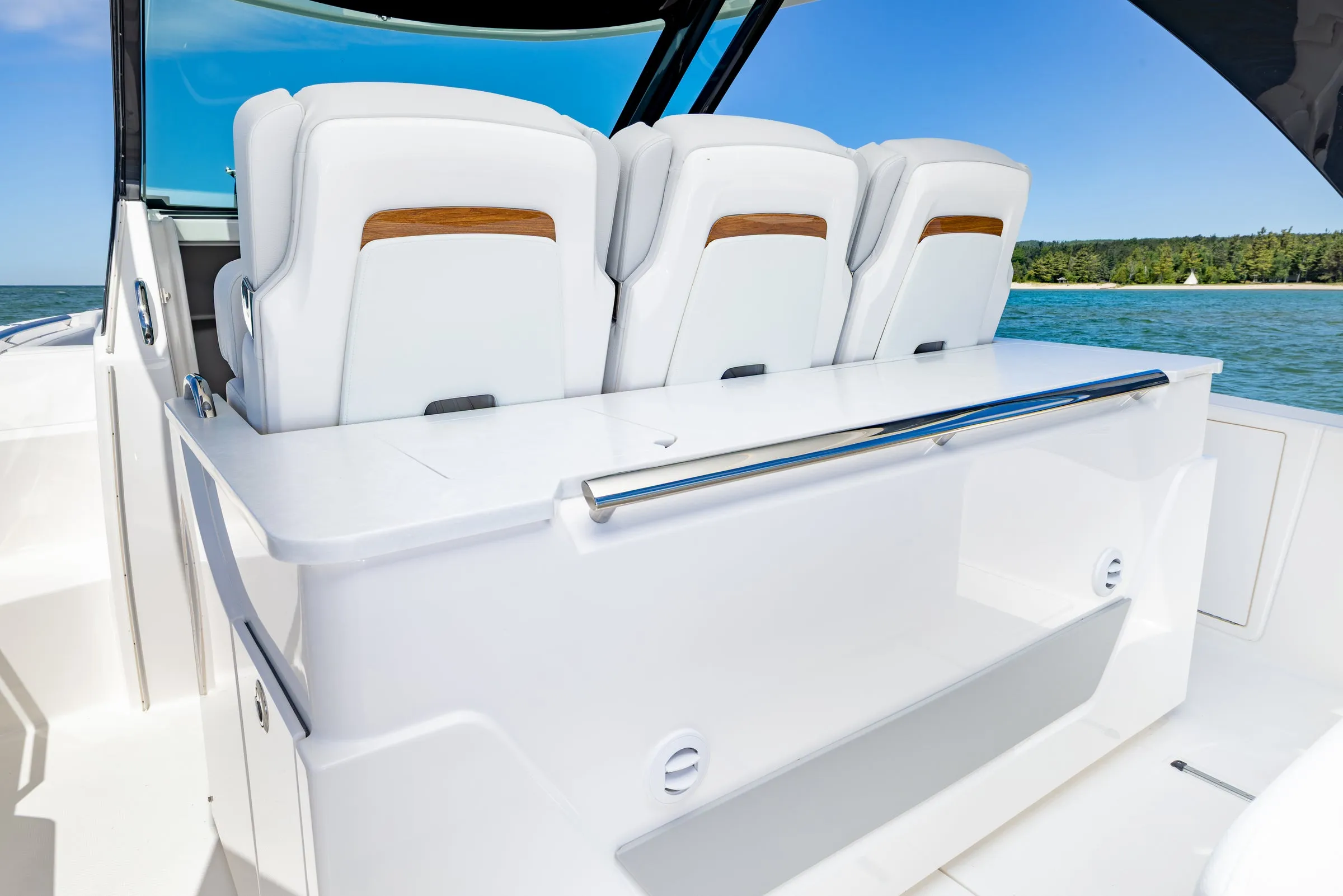 Tiara Yachts 35 LS photo 4