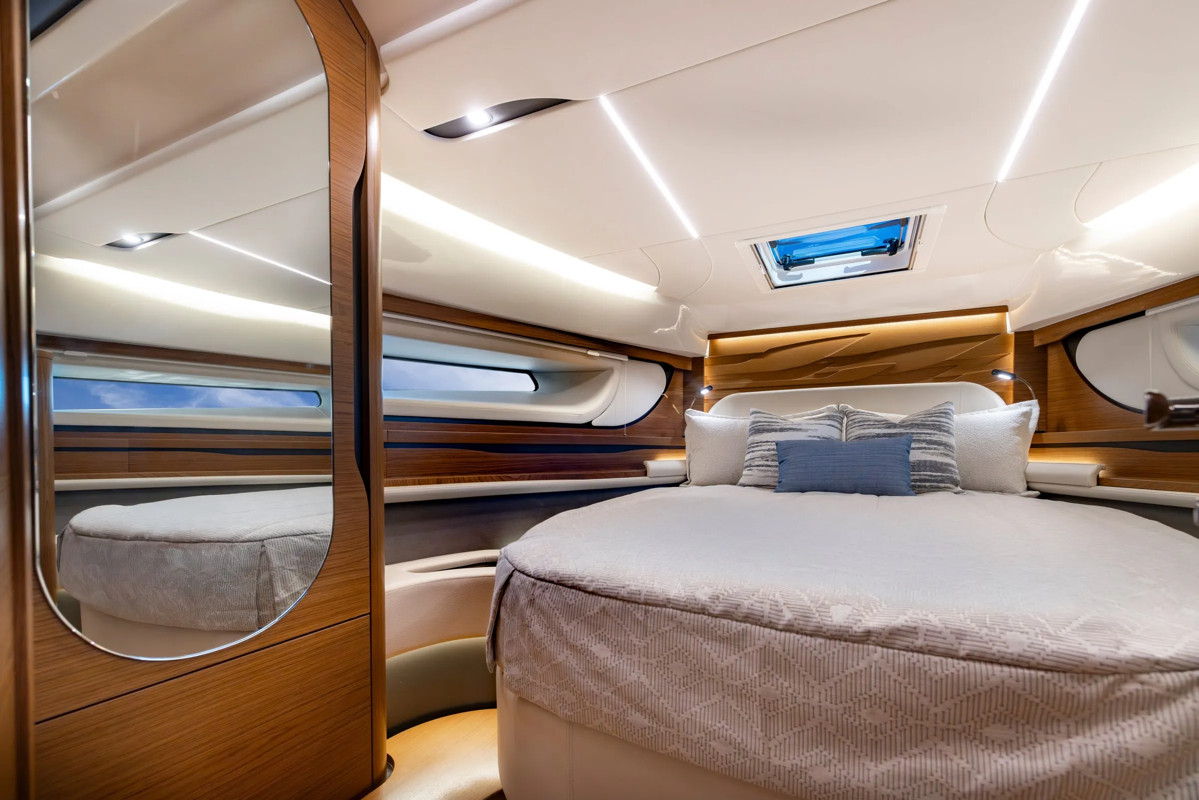 Tiara Yachts 39 LE photo 3