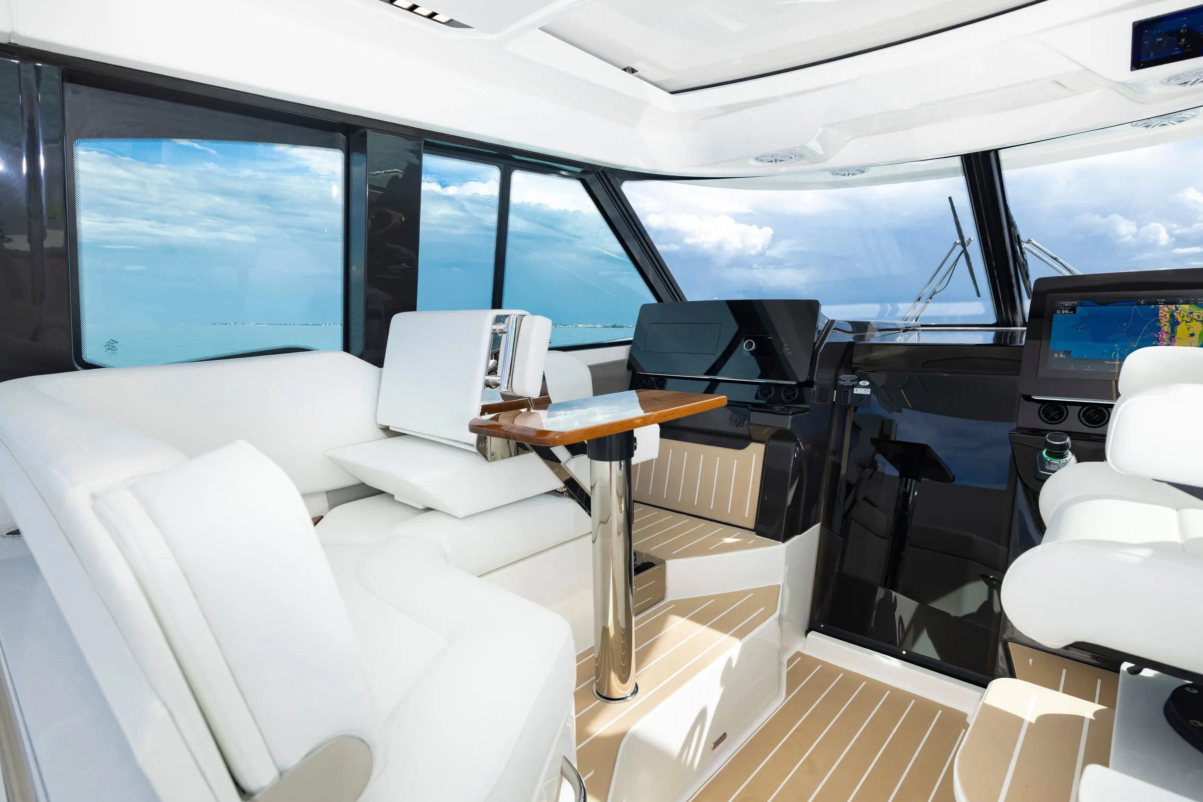 Tiara Yachts 39 LE photo 5