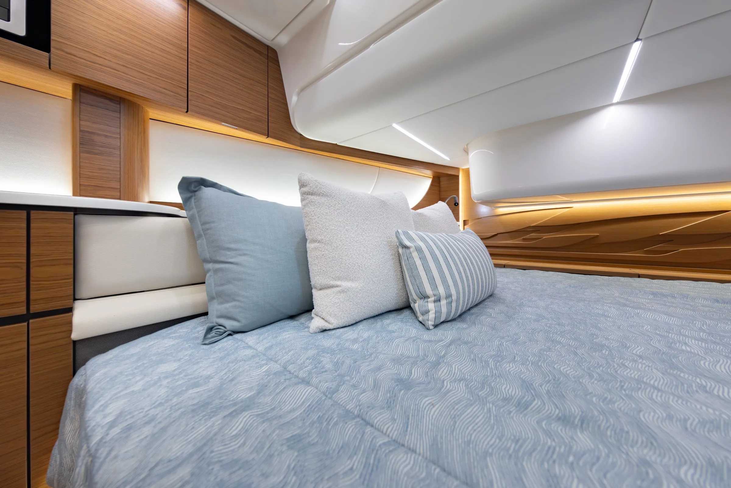 Tiara Yachts 39 LS photo 3
