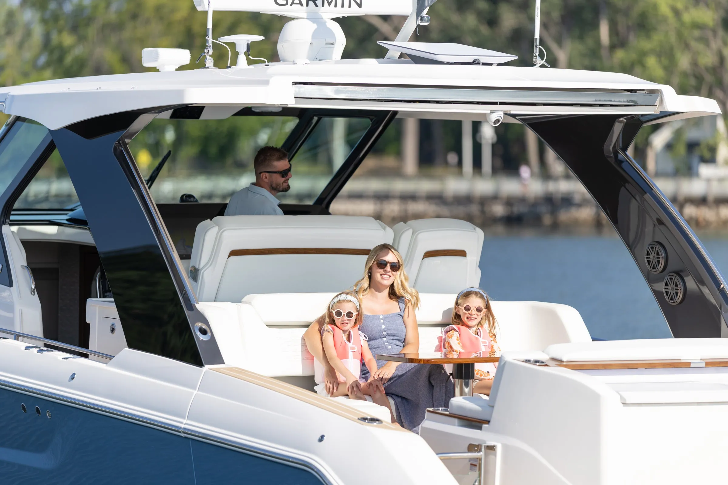 Tiara Yachts 39 LS photo 4