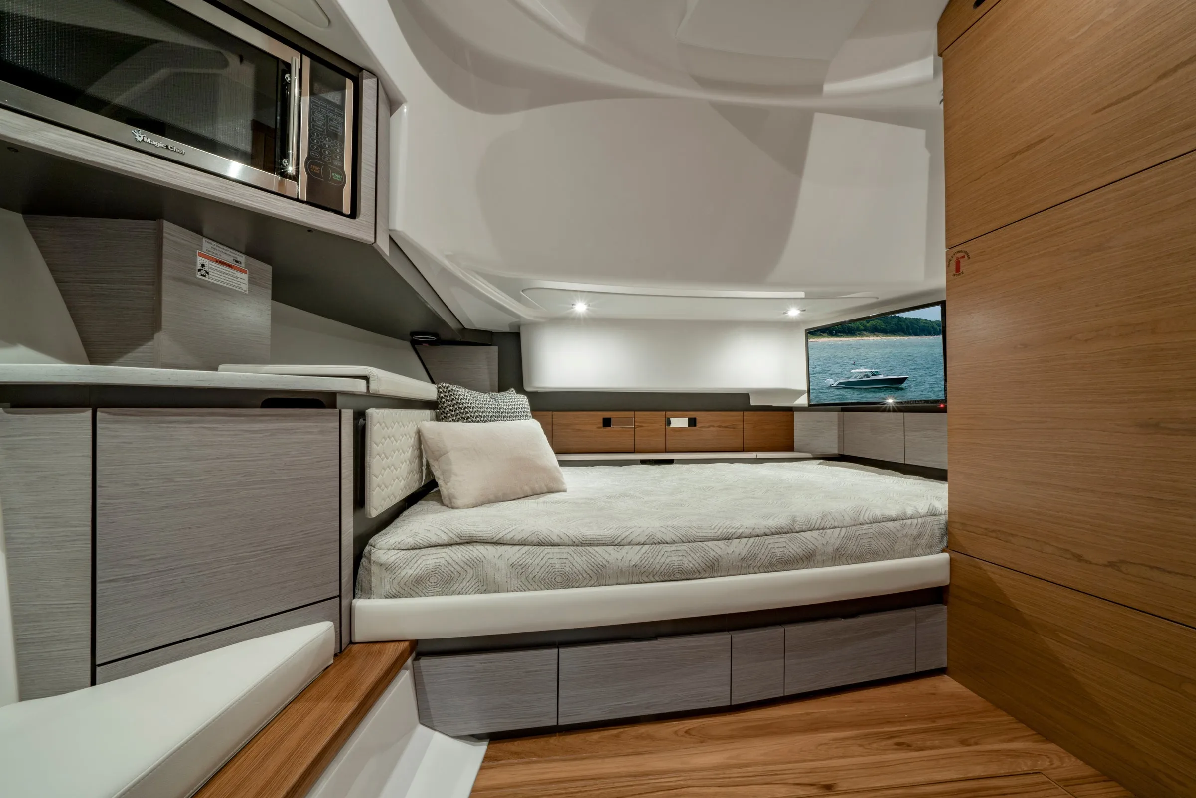 Tiara Yachts 43 LS photo 2