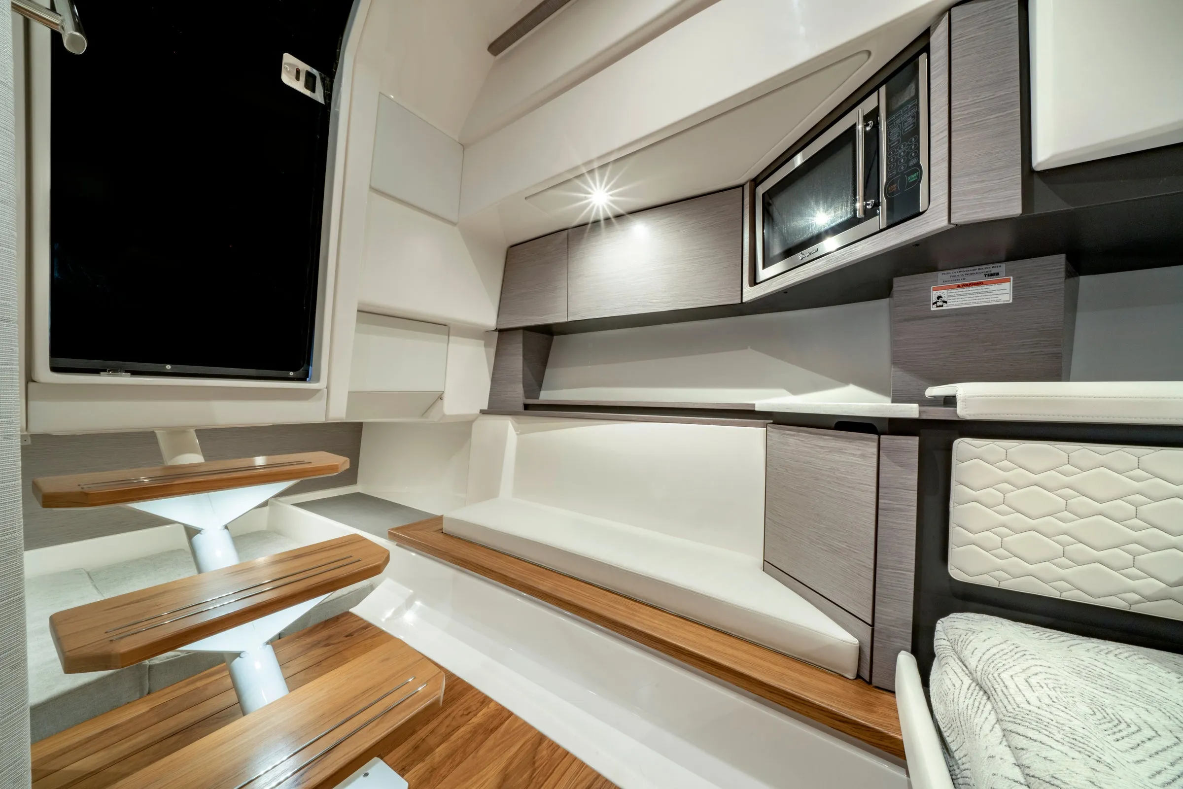 Tiara Yachts 43 LS photo 3