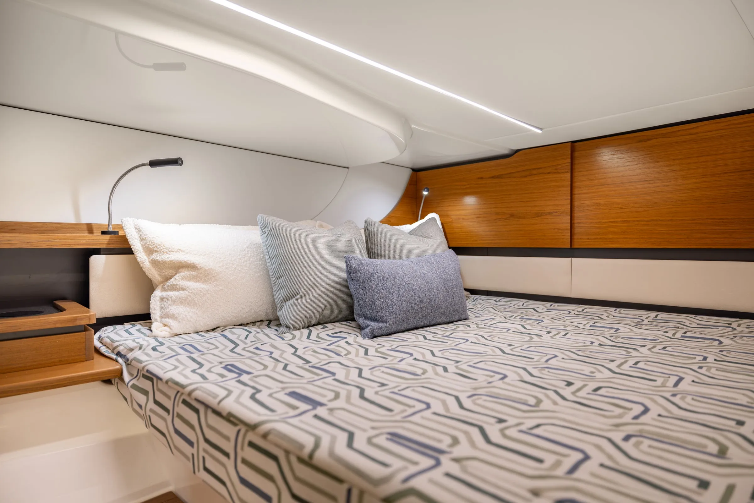 Tiara Yachts 46 LS photo 3