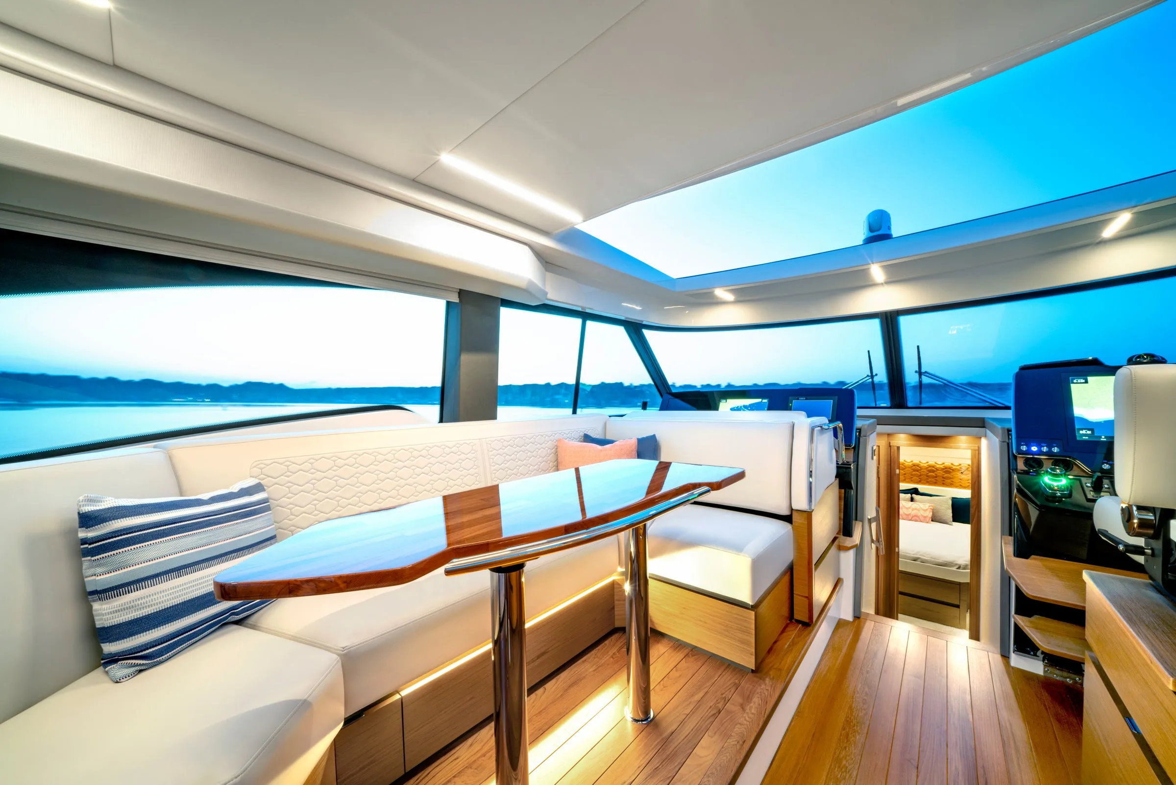 Tiara Yachts 48 LE photo 5