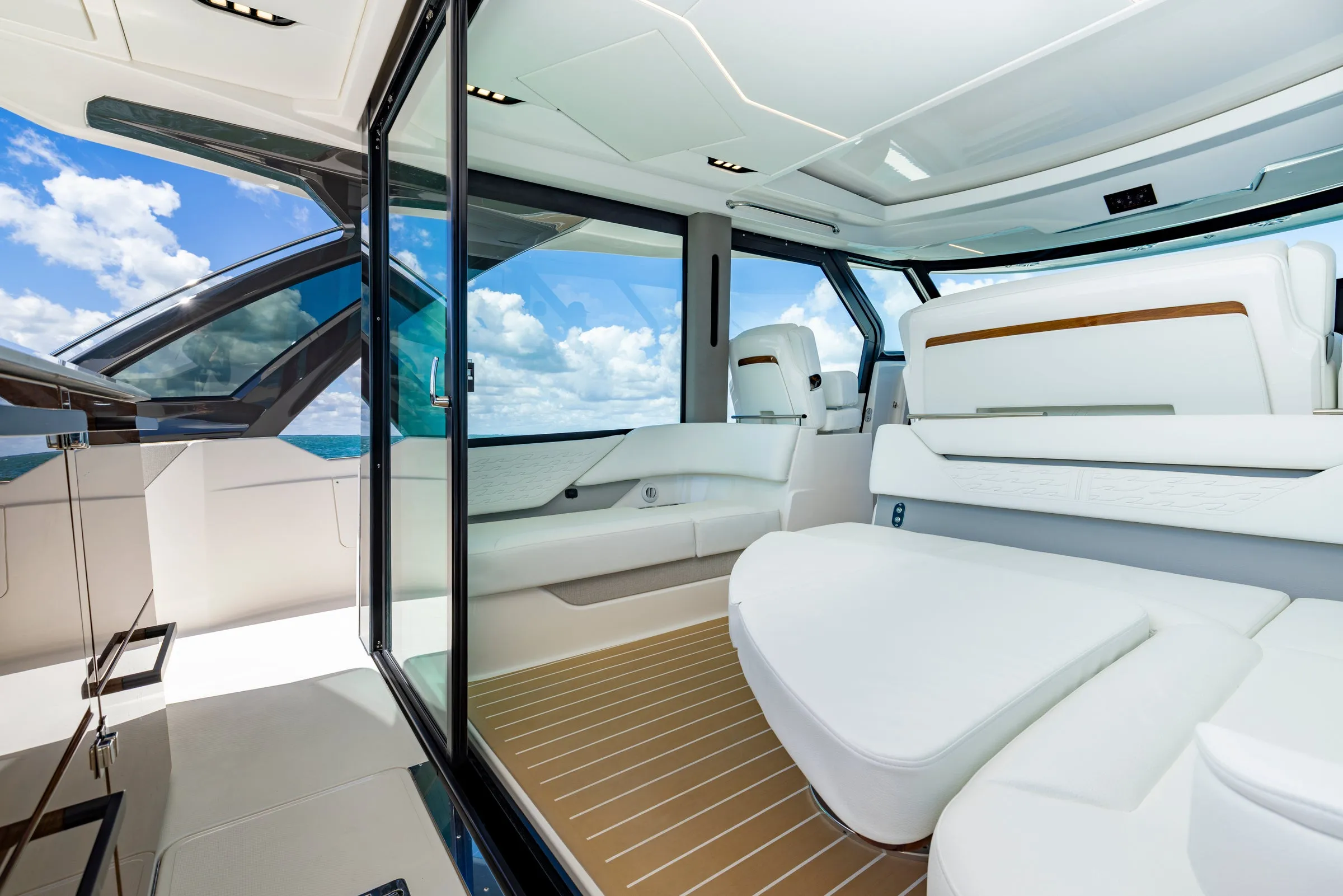 Tiara Yachts 56 LS photo 5