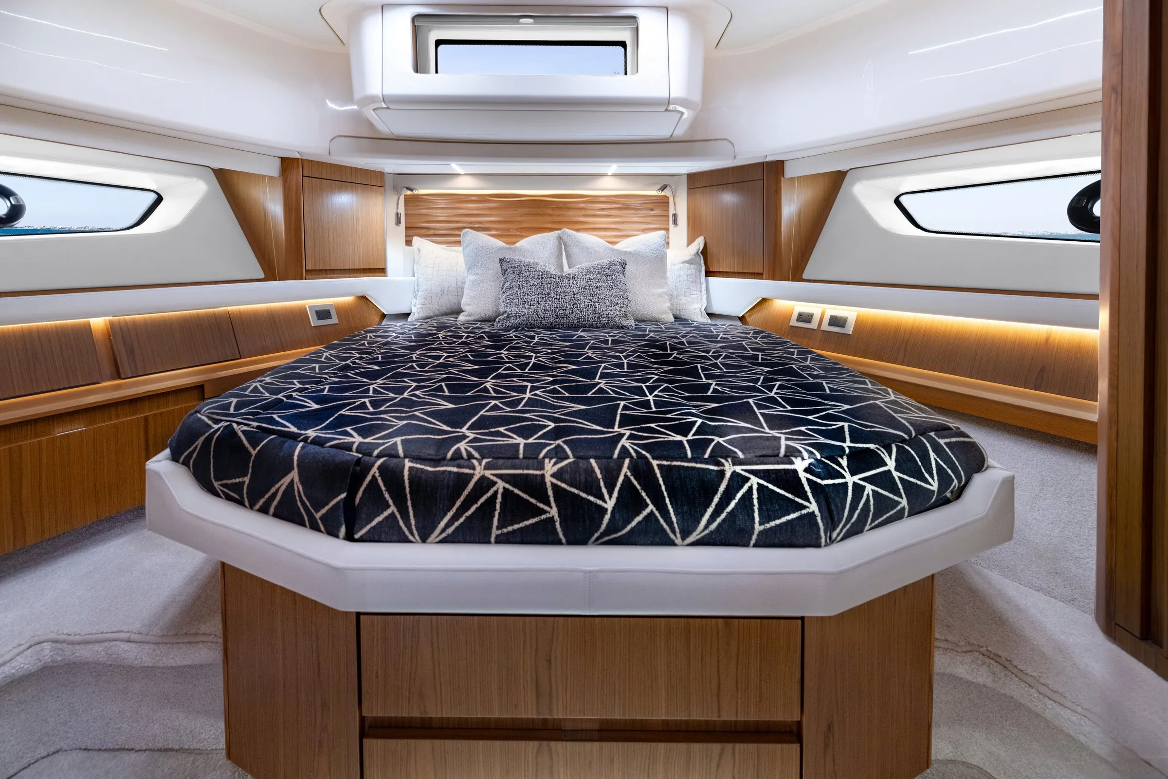 Tiara Yachts EX 54 photo 2